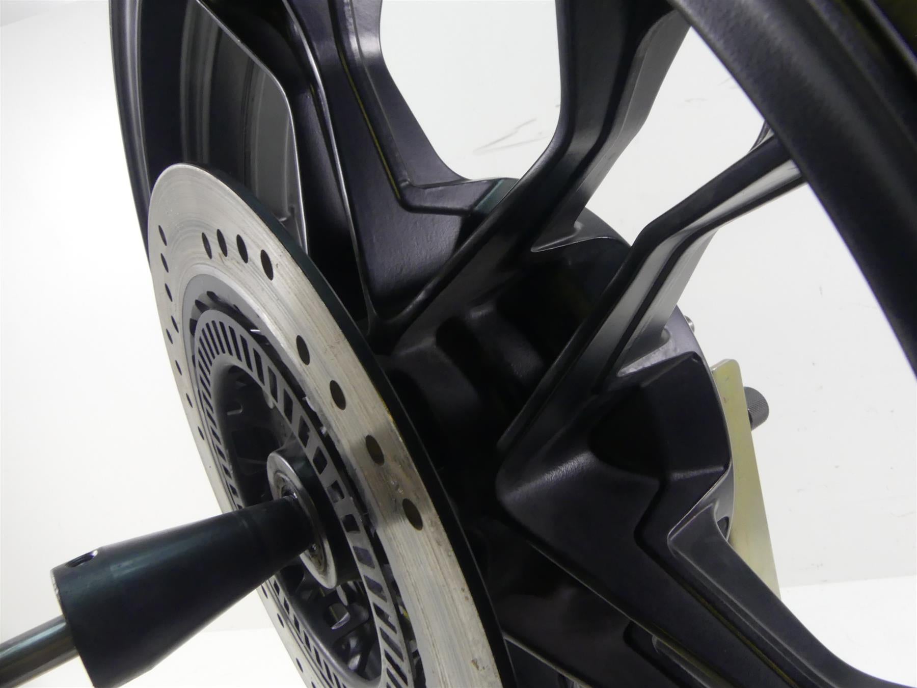 2019 Moto Guzzi V7 III Stone 750 Straight Nice Rear Wheel Rim 17x3.5 887573 {{ shop.shopifyCountryName }} - Mototech271
