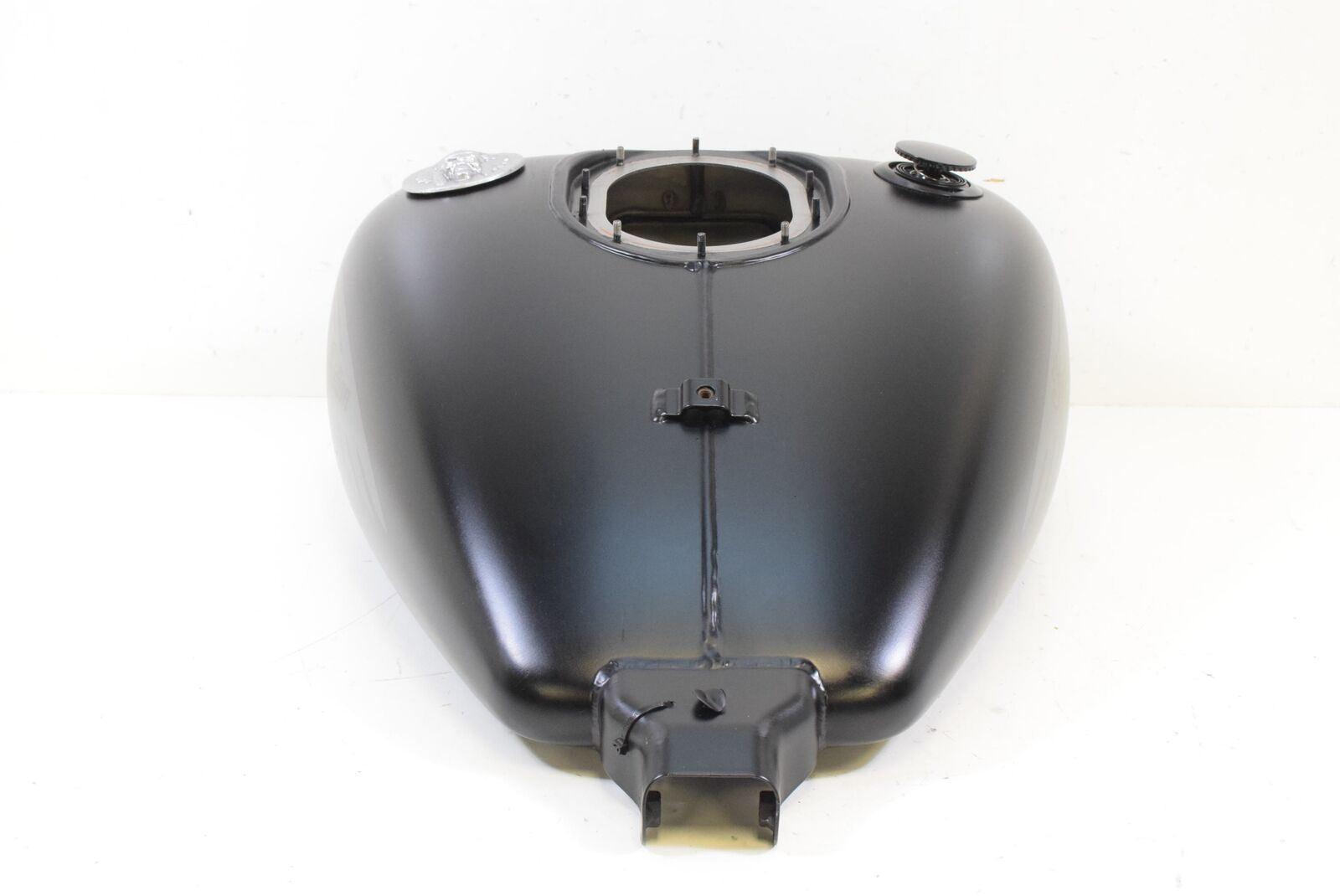 2017 Indian Chieftain Dark Horse Nice Fuel Gas Petrol Tank - No Scratch 1021997 {{ shop.shopifyCountryName }} - Mototech271