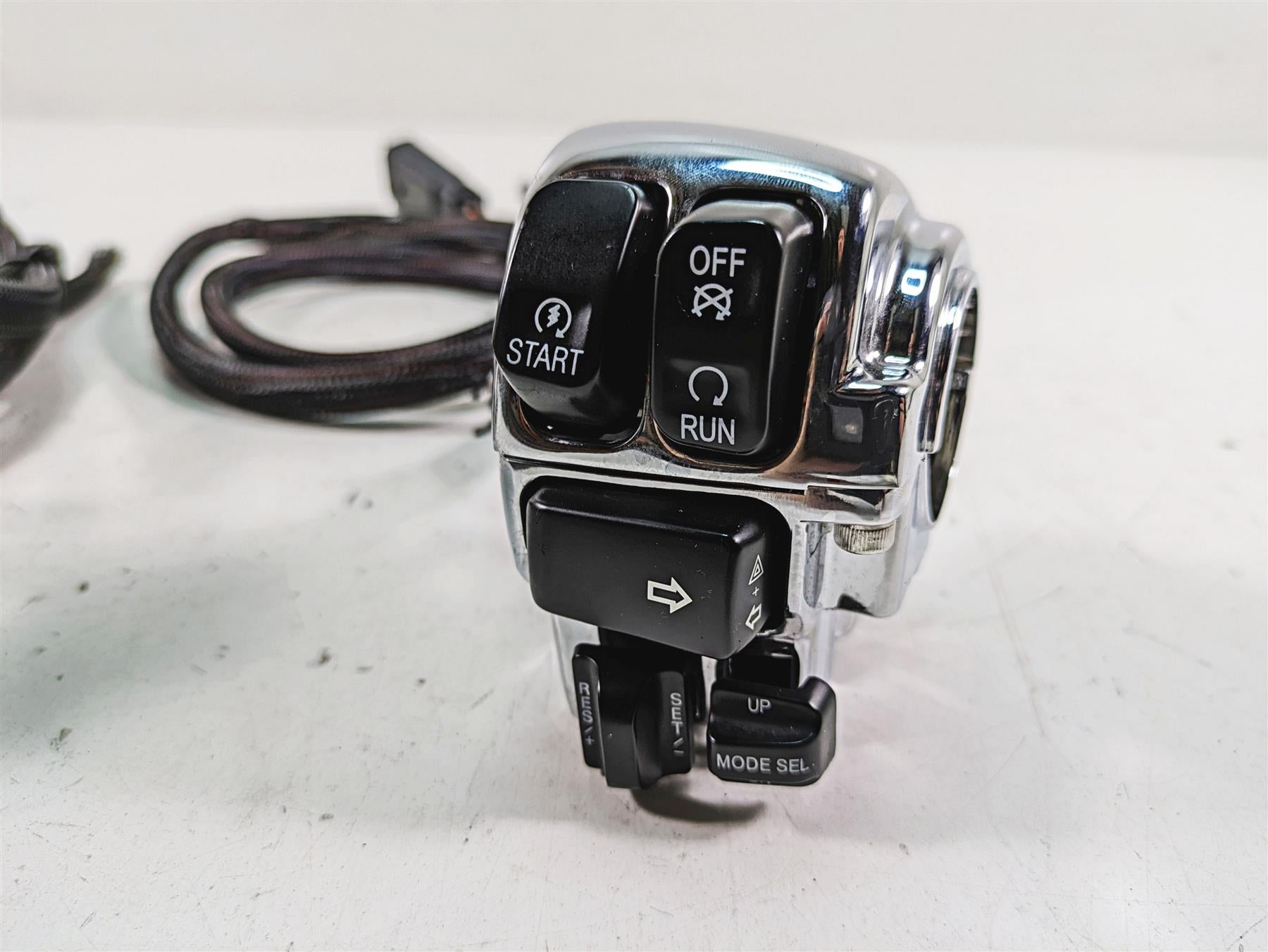 2010 Harley Touring FLHTCU Electra Glide Chrome Control Switch Set Read 71682-06 {{ shop.shopifyCountryName }} - Mototech271
