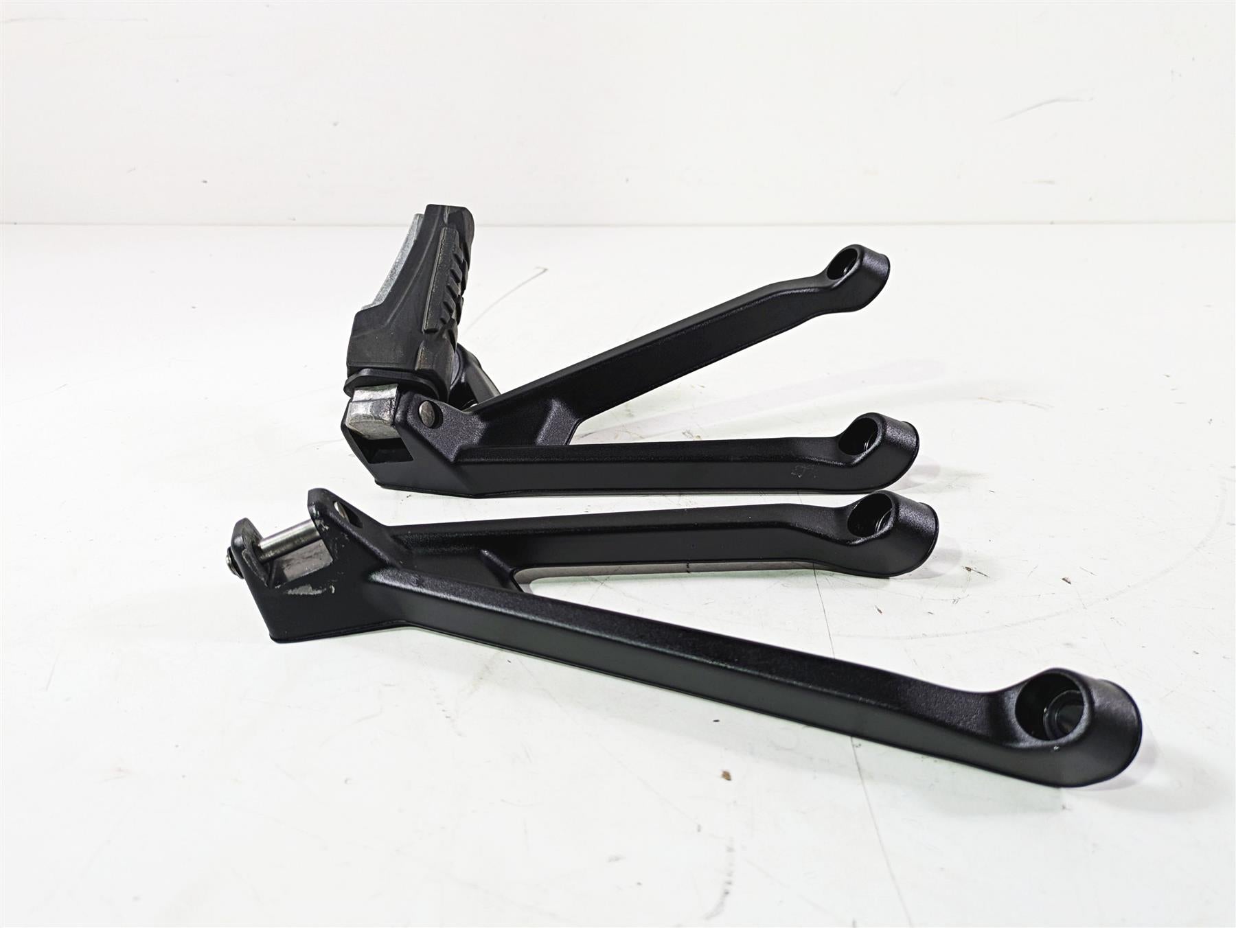 2019 BMW S1000XR K49 Rear Passenger Footpeg Set - Read 46718553845 46718553846 {{ shop.shopifyCountryName }} - Mototech271