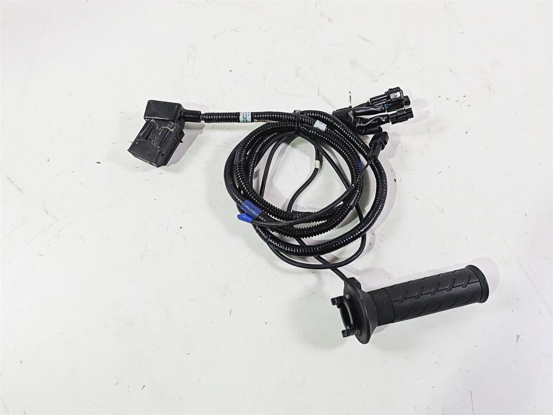 2020 Suzuki V-Strom 1050 XT Right Heated Grip + Wiring Set 57100-06822-000 {{ shop.shopifyCountryName }} - Mototech271
