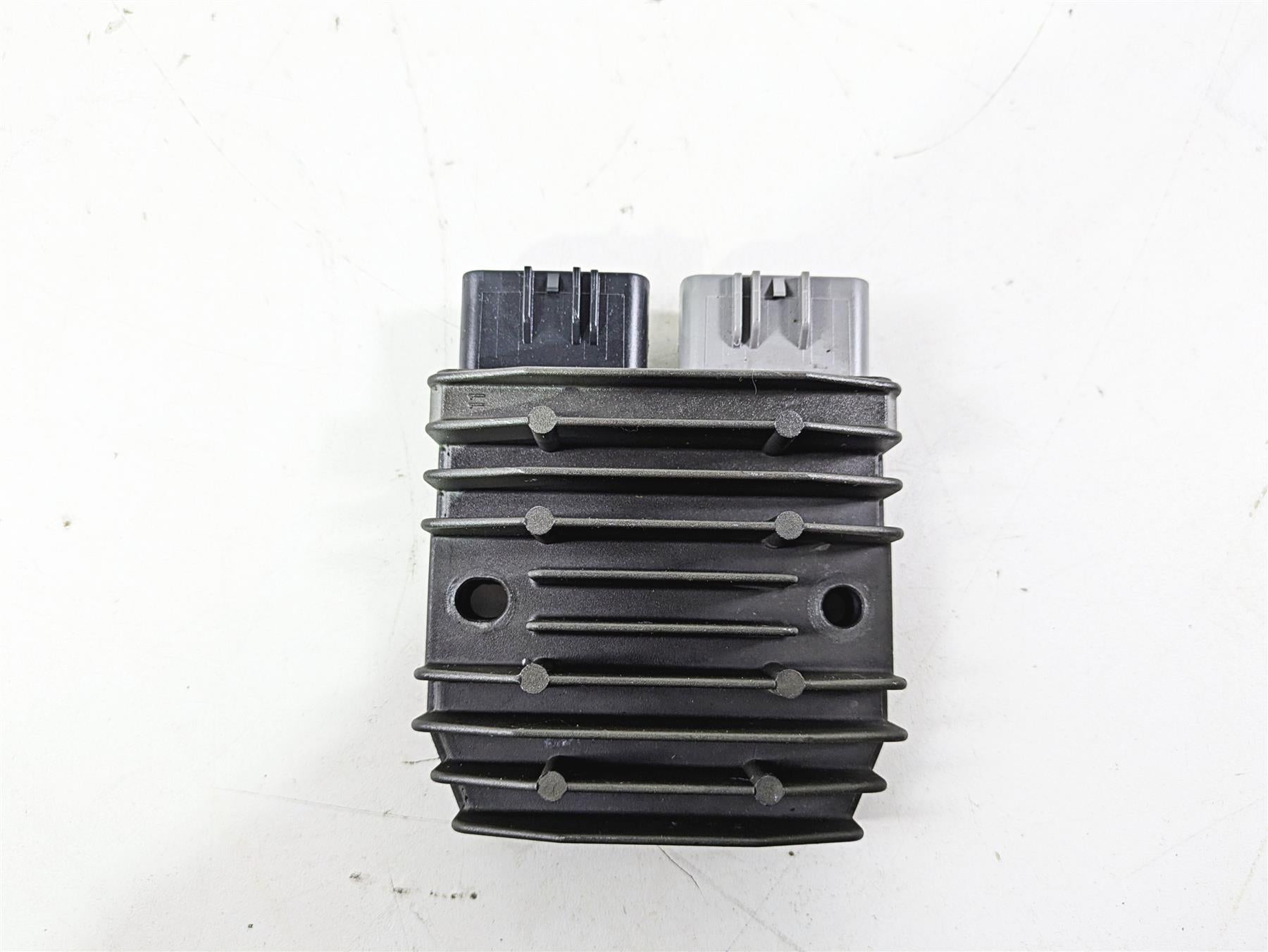 2012 Yamaha XT1200 Super Tenere Rectifier Voltage Regulator 1D7-81960-00 FH012AA {{ shop.shopifyCountryName }} - Mototech271
