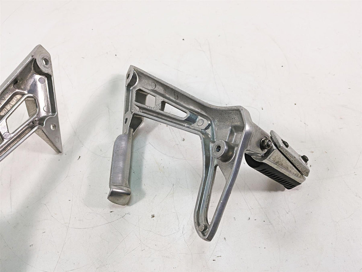 2002 Yamaha FZ1 FZS1000 Fazer Rear Passenger Footpeg Set 5LV-27430-01-00 {{ shop.shopifyCountryName }} - Mototech271