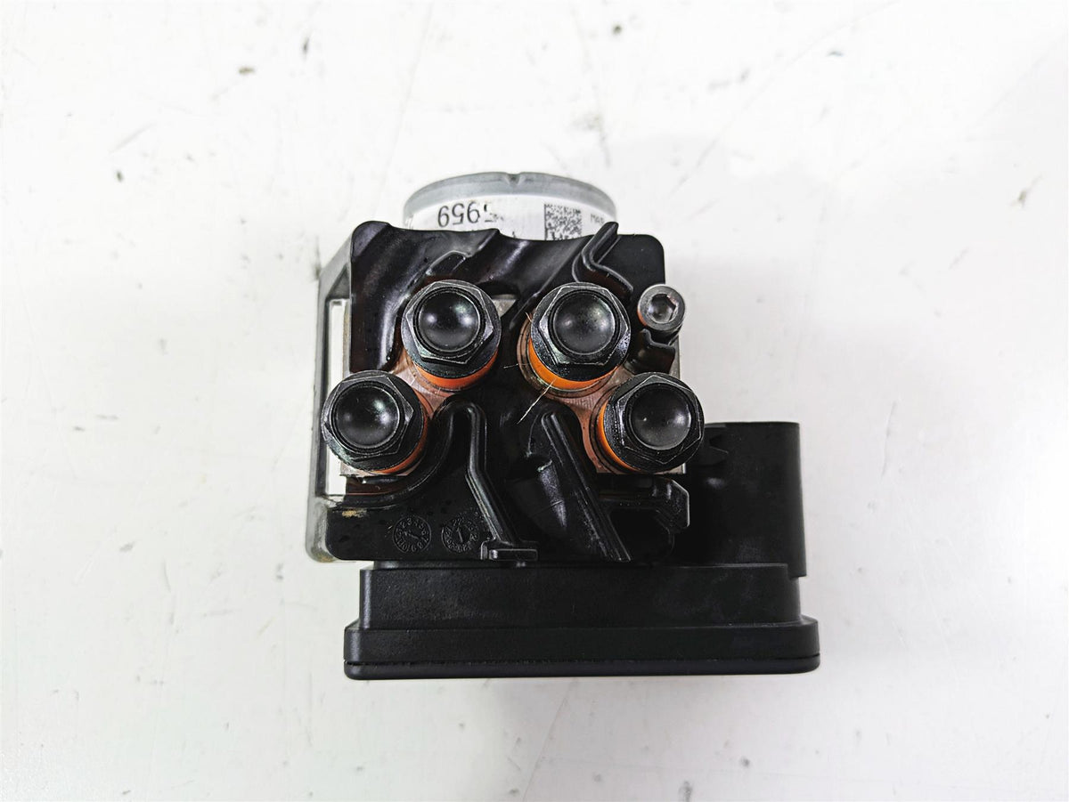 2023 Triumph Street Triple 765 RS Abs Brake Pump Module T2025961 T2025959 {{ shop.shopifyCountryName }} - Mototech271