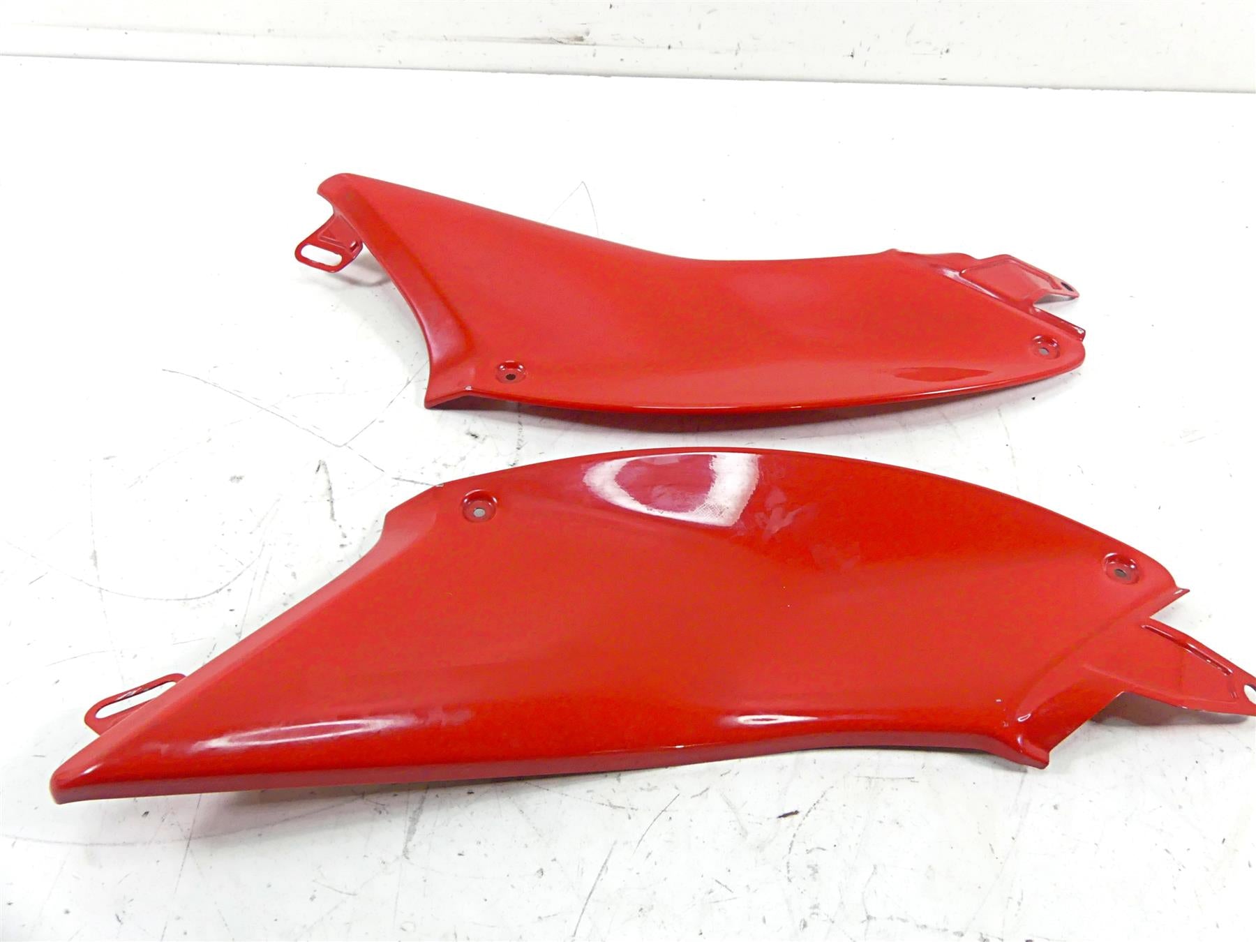 2013 Ducati Diavel Red Fuel Tank Knee Side Cover Fairing Panels Set 48023172AA {{ shop.shopifyCountryName }} - Mototech271