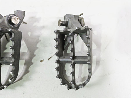 2009 BMW R1200GS K255 Adv Front Footpeg Foot Peg Set 46717694557 46717694558 {{ shop.shopifyCountryName }} - Mototech271