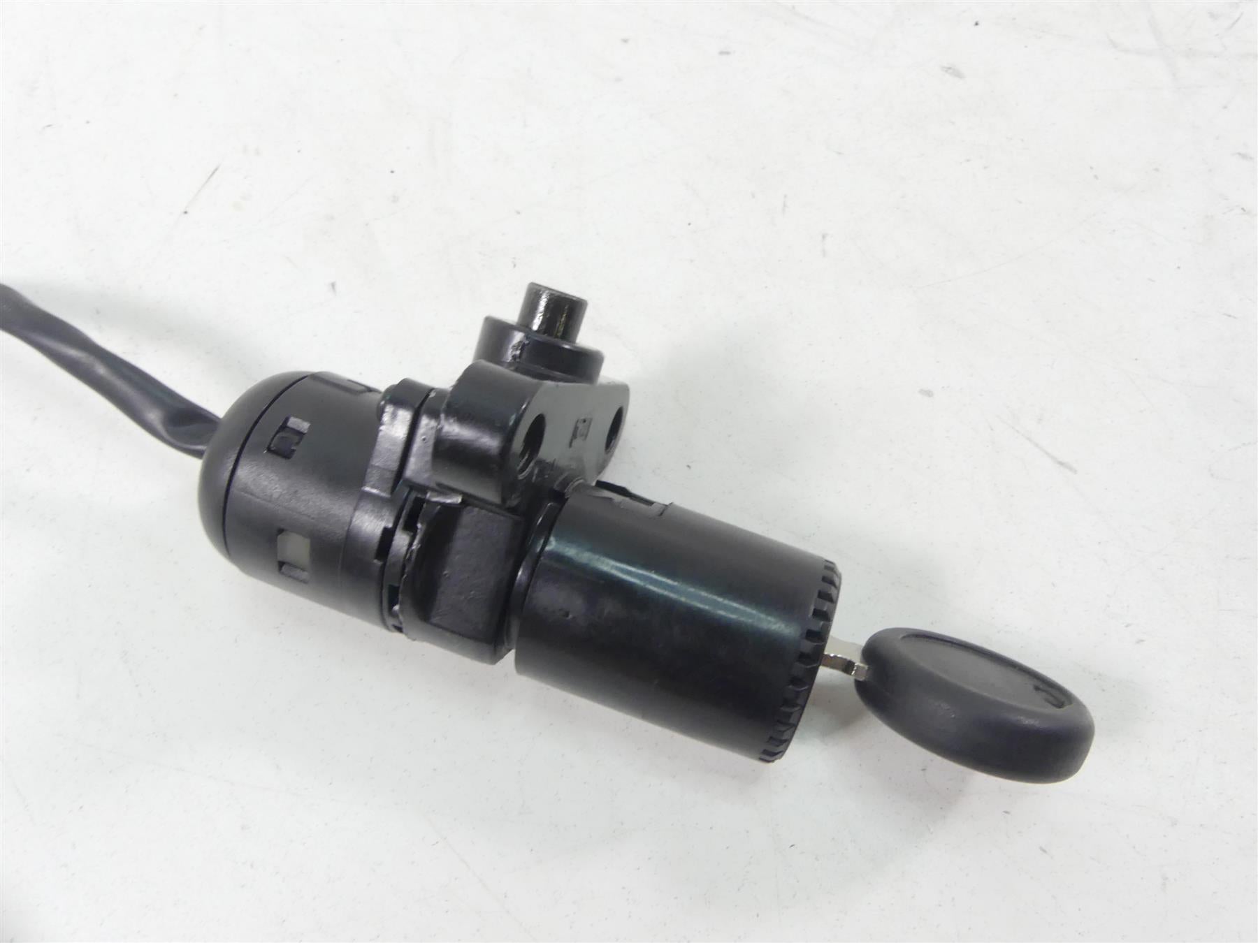 2019 Moto Guzzi V7 III Stone 750 Ignition Switch Gas Lid Seat Key Lock 2B003493 {{ shop.shopifyCountryName }} - Mototech271