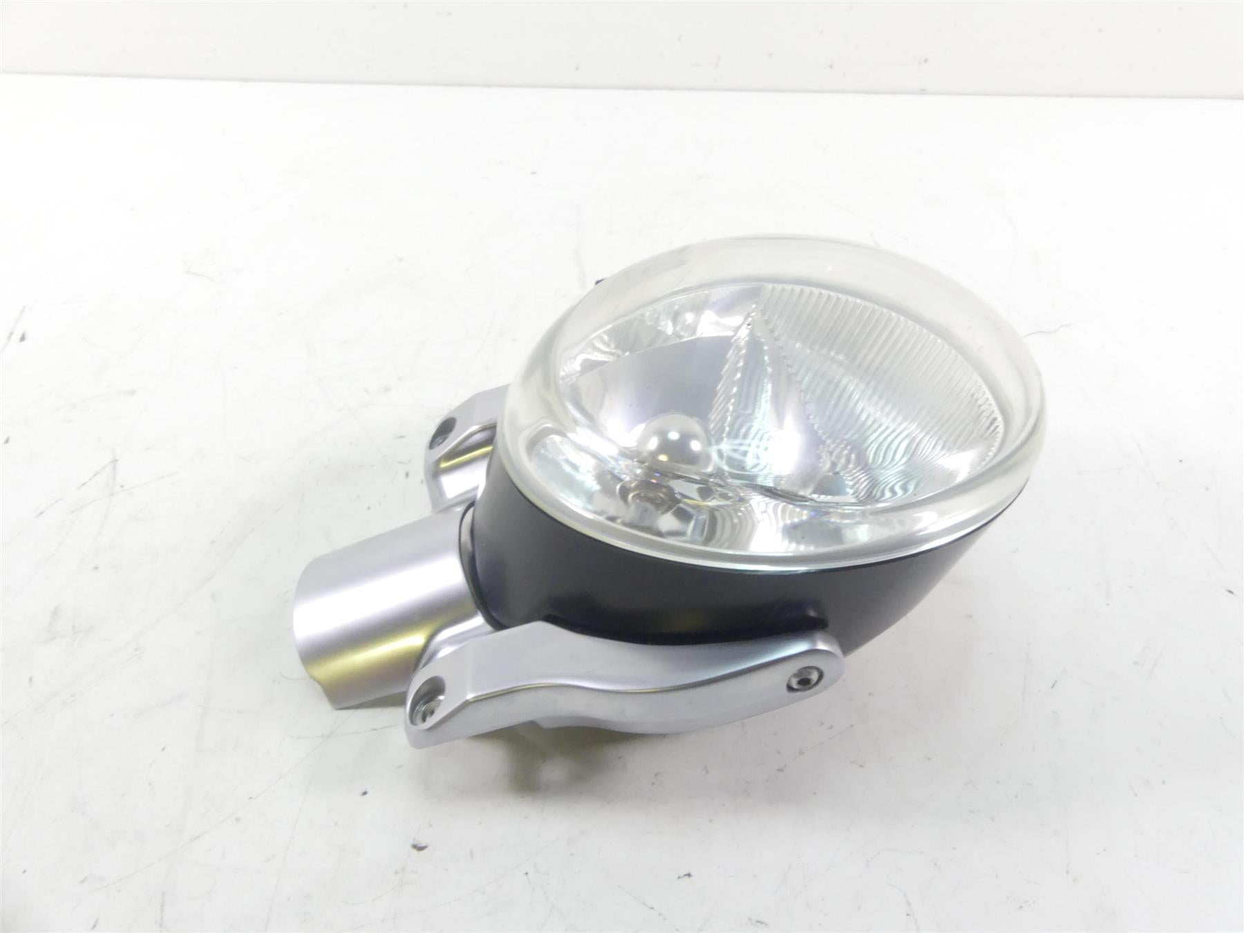 2011 Harley VRSCF Muscle Rod Headlight Head Light & Mount Cowl - Read 69873-07B {{ shop.shopifyCountryName }} - Mototech271