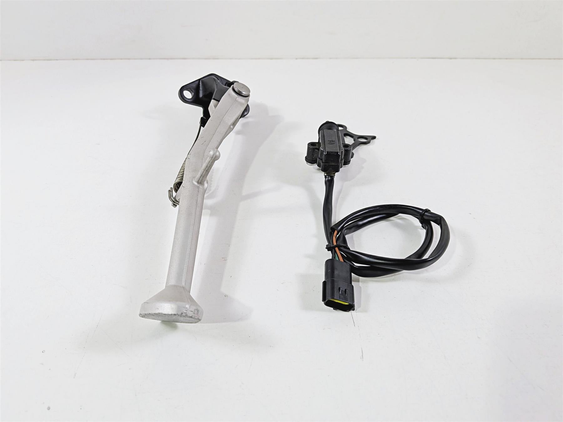 2019 Triumph Speed Triple RS 1050 Side Kickstand Kick Stand & Switch T2089733 {{ shop.shopifyCountryName }} - Mototech271