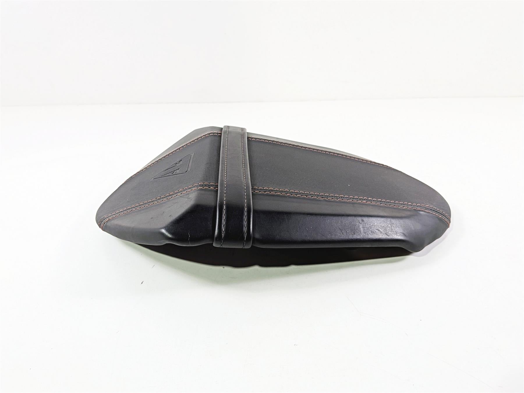 2019 Triumph Speed Triple RS 1050 Rear Passenger Seat Saddle T2307339 {{ shop.shopifyCountryName }} - Mototech271