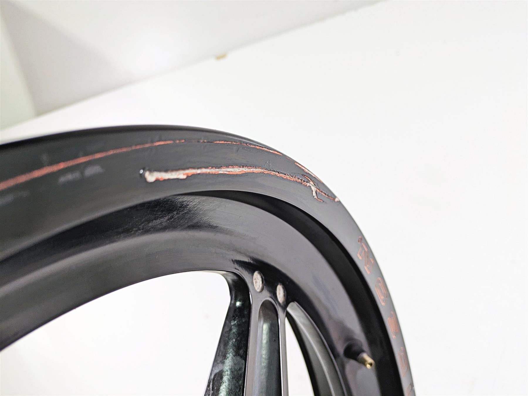 2019 Harley Softail FXDR 114 Straight Front Wheel Rim 19x3 READ 43300486 {{ shop.shopifyCountryName }} - Mototech271