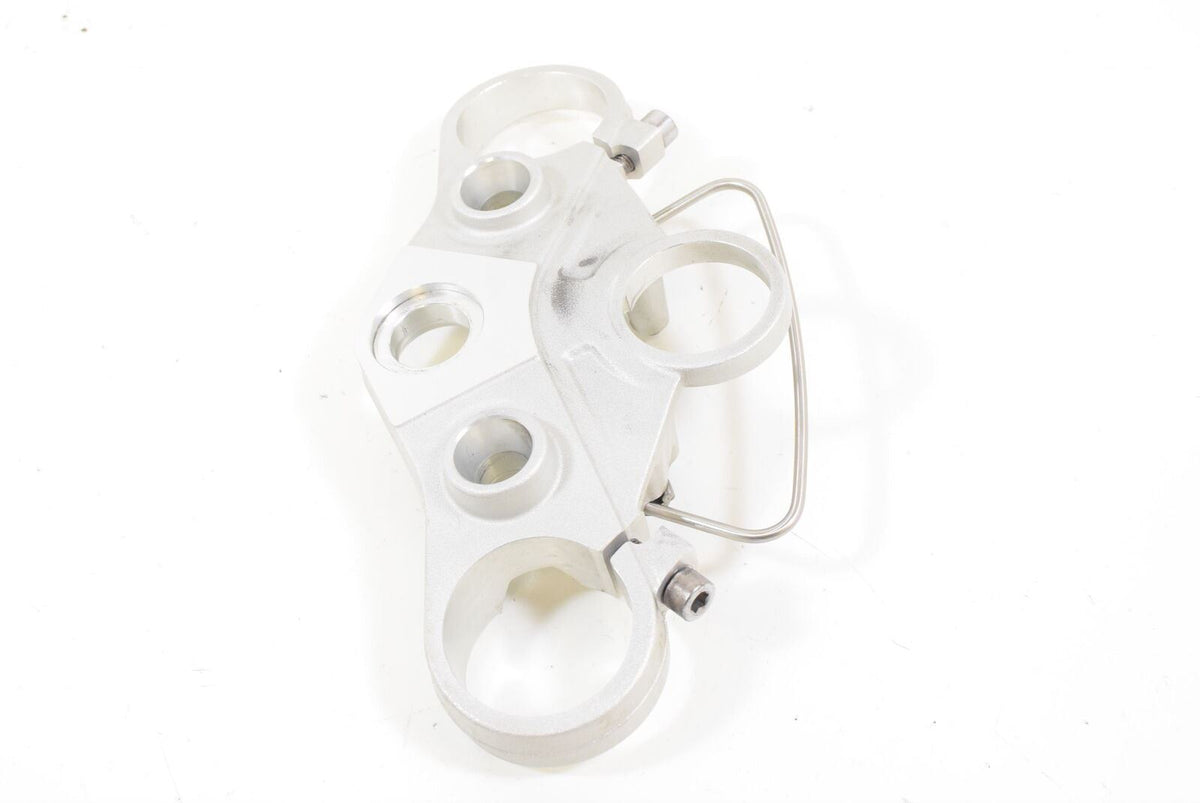 2011 Triumph Speed Triple 1050 Upper Triple Tree Steering Clamp T2040557 {{ shop.shopifyCountryName }} - Mototech271