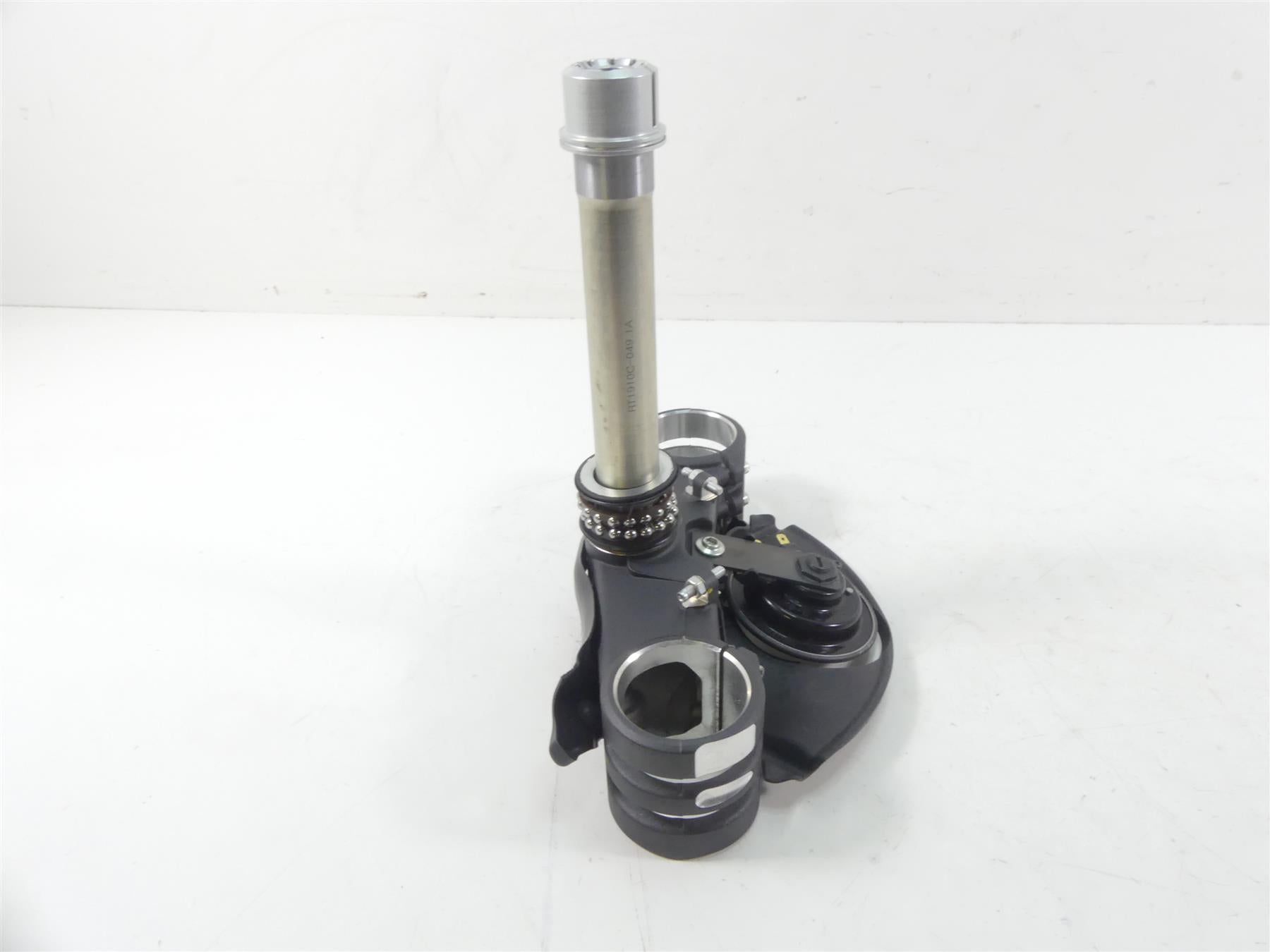 2020 Ducati Panigale V2 Lower Triple Tree Steering Clamp 58mm 342P0691AA {{ shop.shopifyCountryName }} - Mototech271