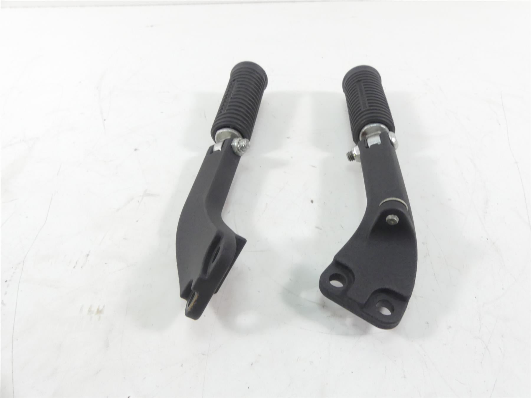 2009 Harley FXDF Dyna Fat Bob Rear Passenger Footpeg Set 49224-06A 49230-06 {{ shop.shopifyCountryName }} - Mototech271
