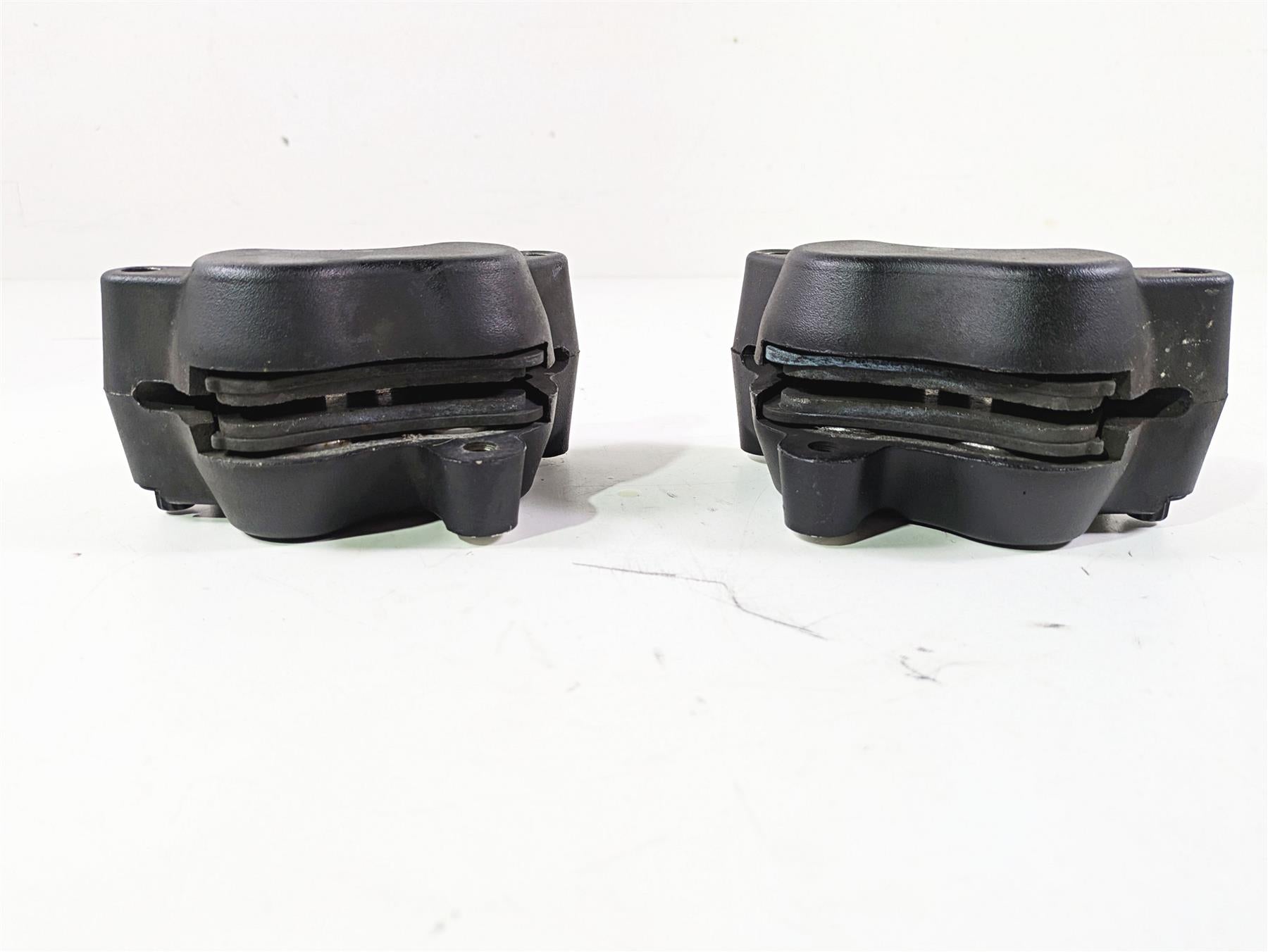 2015 Harley FXDF Dyna Fat Bob Front Brake Caliper Set 41300001 41300002 {{ shop.shopifyCountryName }} - Mototech271