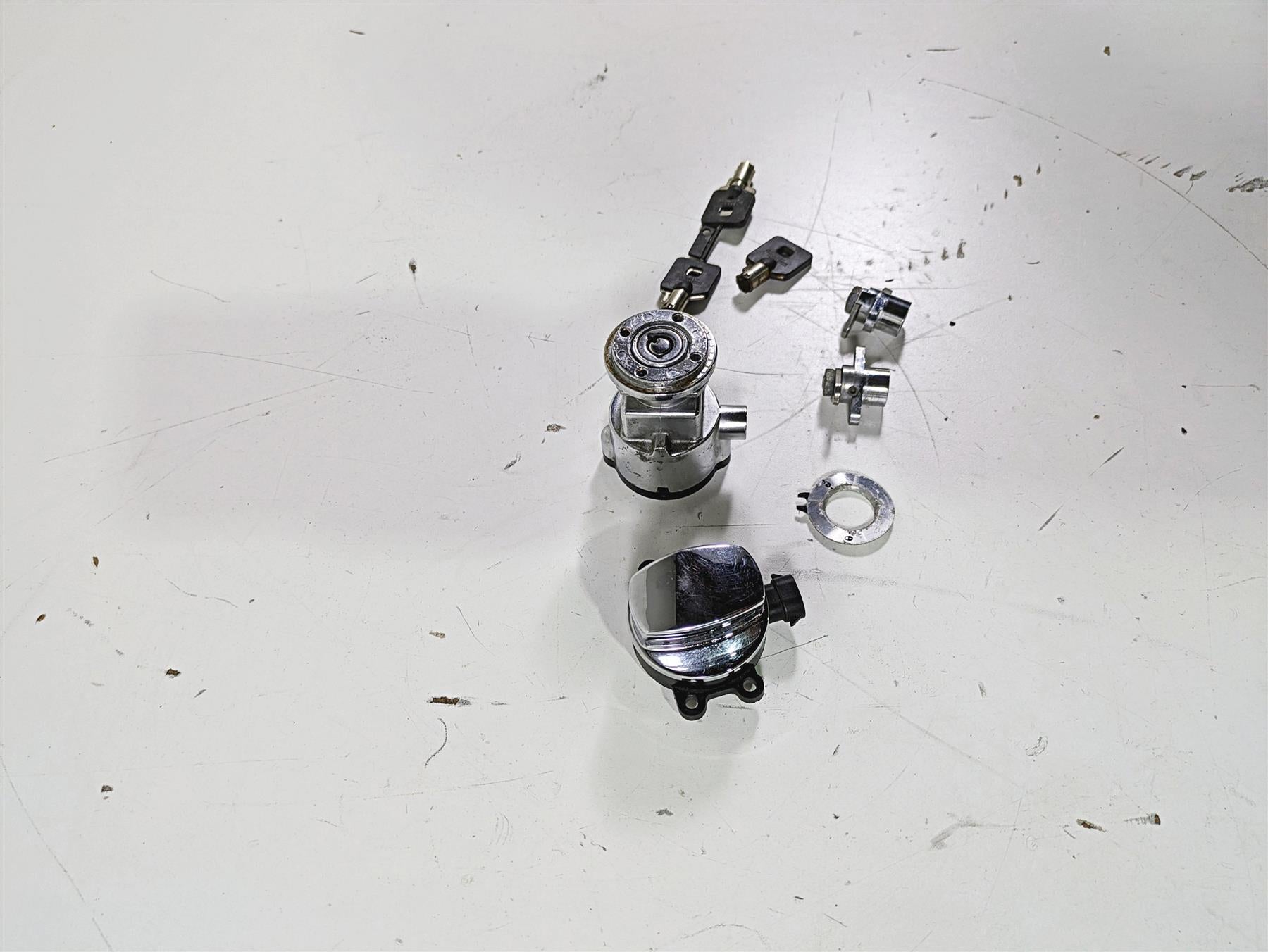 2012 Harley FLD Dyna Switchback Ignition Switch Saddlebag Key Lock Set 71304-04 {{ shop.shopifyCountryName }} - Mototech271
