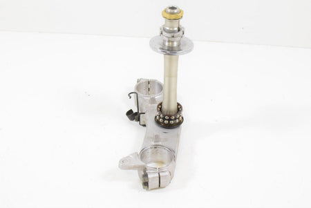 2005 Suzuki GSX1300R Hayabusa Gen 1 Lower Triple Tree Steering Stem Yoke 51410-2 {{ shop.shopifyCountryName }} - Mototech271