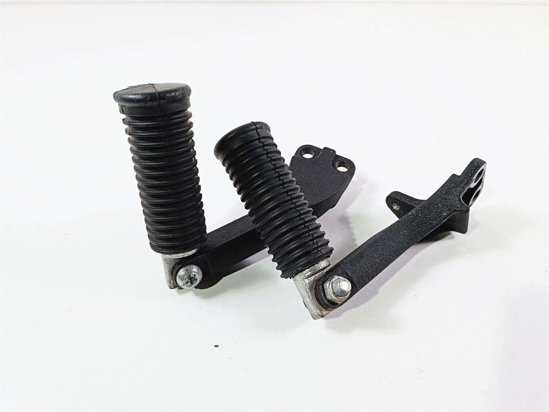 2011 Harley FXDF Dyna Fat Bob Rear Passenger Footpeg Set 49230-06 49224-06A {{ shop.shopifyCountryName }} - Mototech271