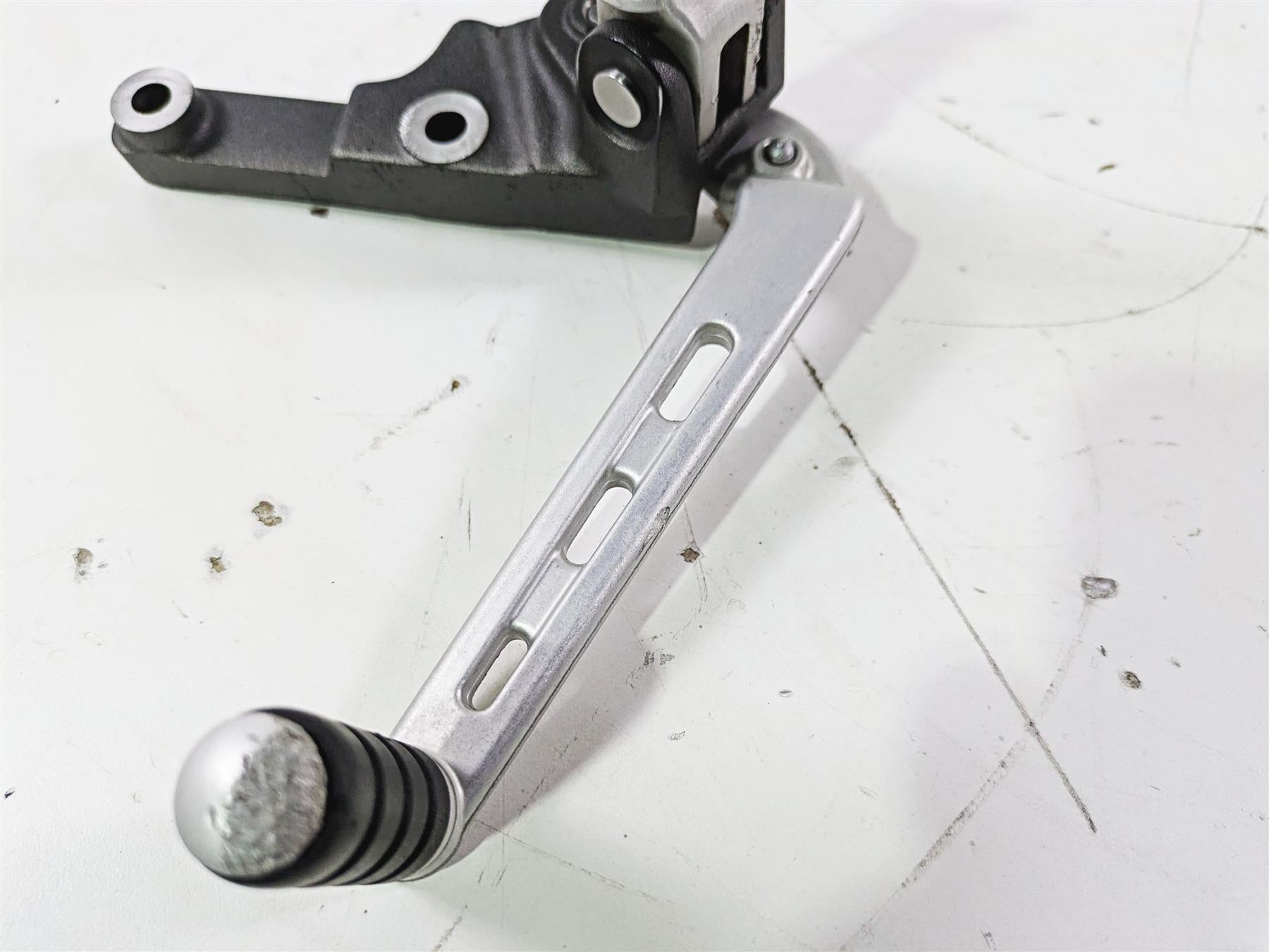 2019 Triumph Speed Triple RS 1050 Front Left Footpeg & Shifter READ T2081737 {{ shop.shopifyCountryName }} - Mototech271