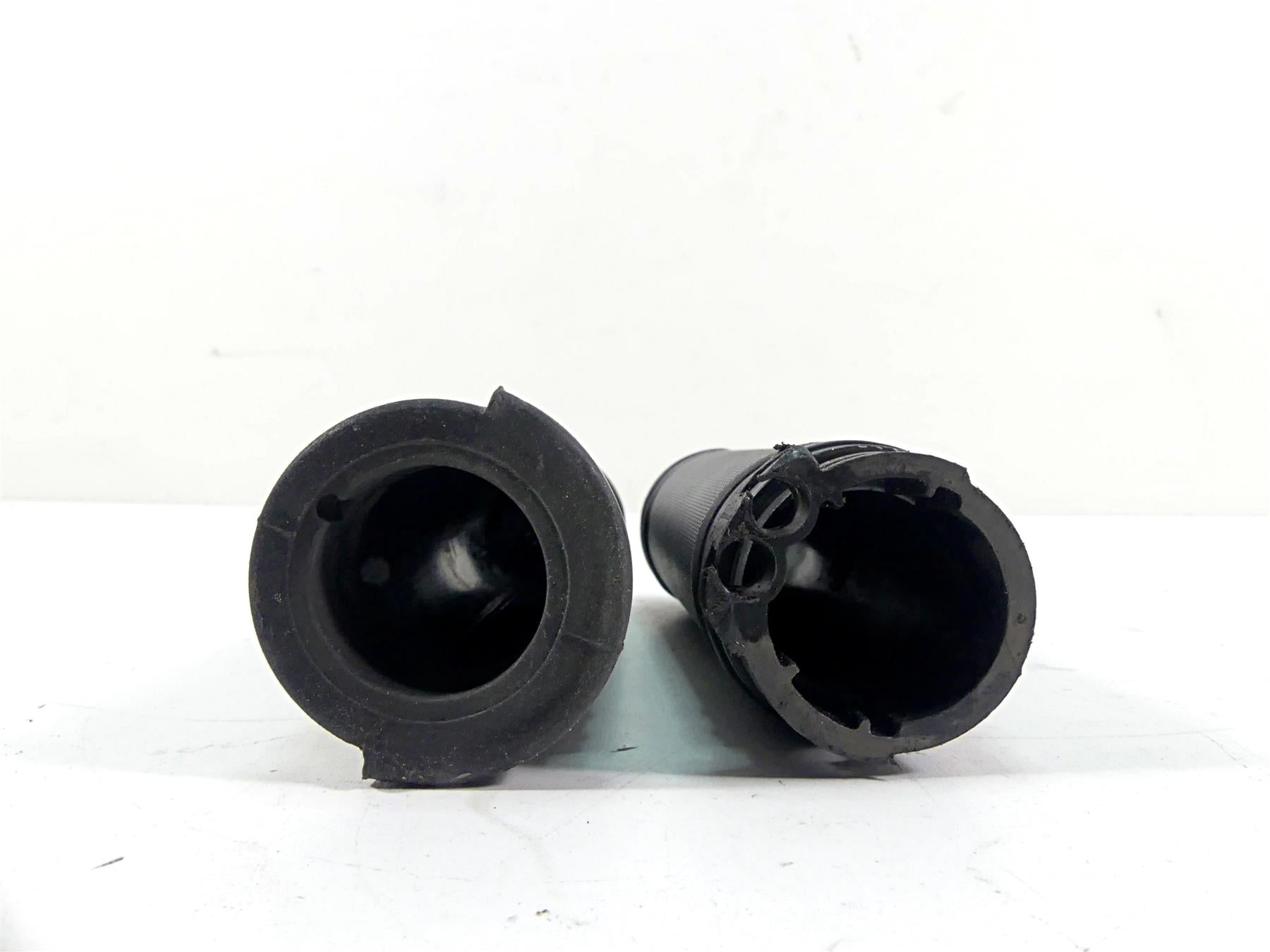 2013 Harley VRSCF Muscle Vrod Aftermarket Handlebar Grip Set {{ shop.shopifyCountryName }} - Mototech271