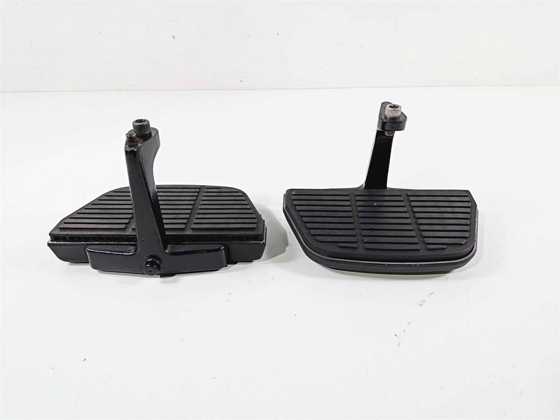 1993 Harley Touring FLHTCU Electra Glide Rear Passenger Floor Board Set 52719-93 {{ shop.shopifyCountryName }} - Mototech271