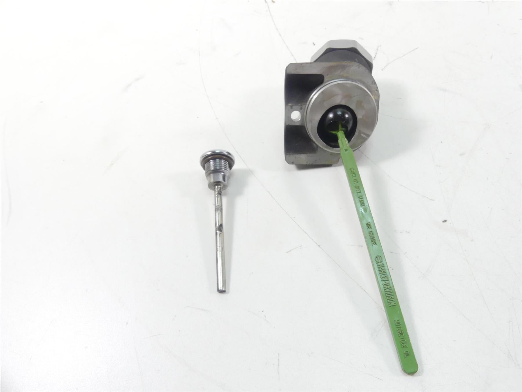 2009 Harley FXDL Dyna Low Rider Transmission Oil Dipstick & Mount Set 62853-06 {{ shop.shopifyCountryName }} - Mototech271
