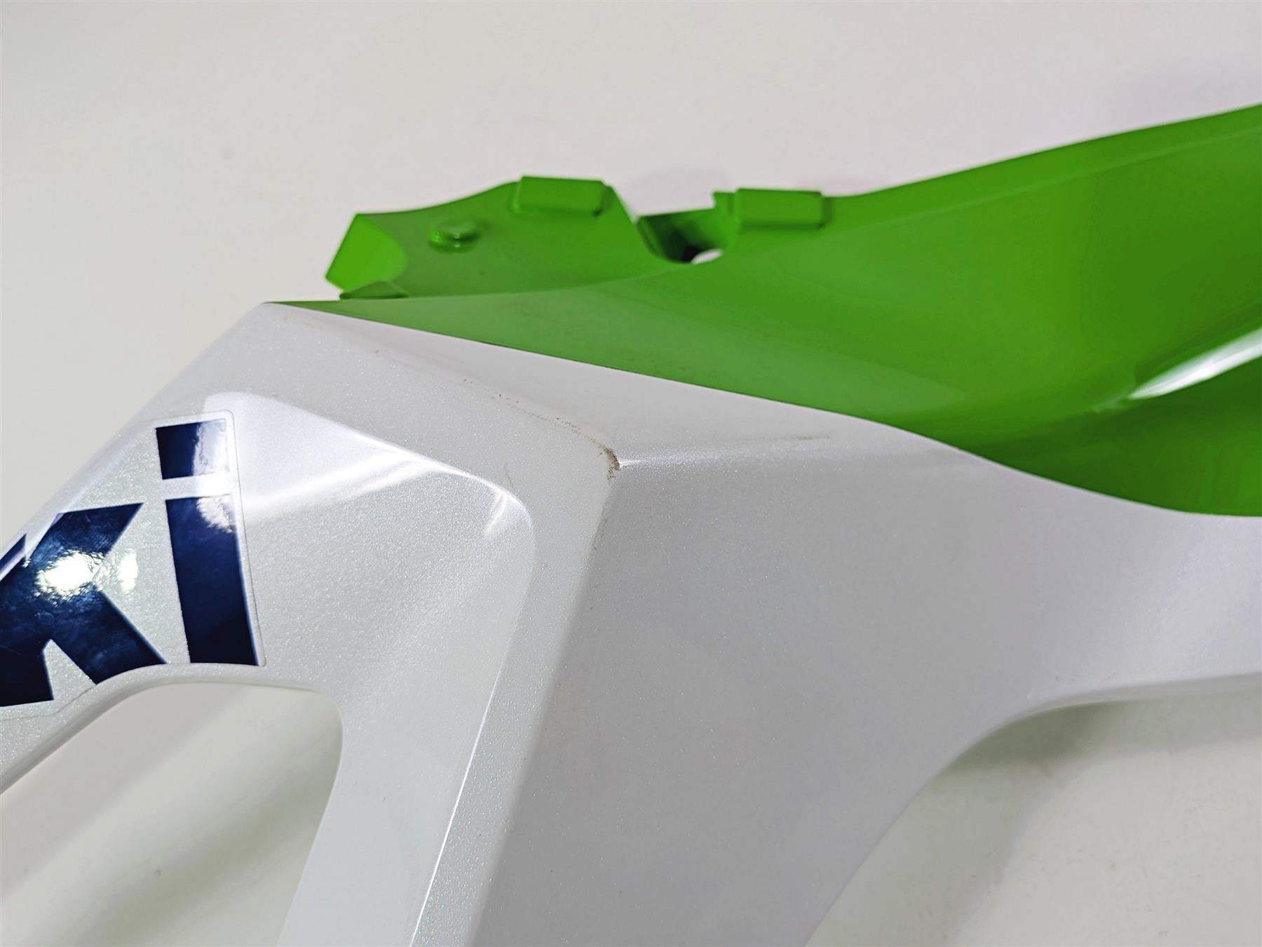 2024 Kawasaki EX500 Ninja 40th An. Left Mid Side Cover Fairing Cowl 55028-0884 {{ shop.shopifyCountryName }} - Mototech271