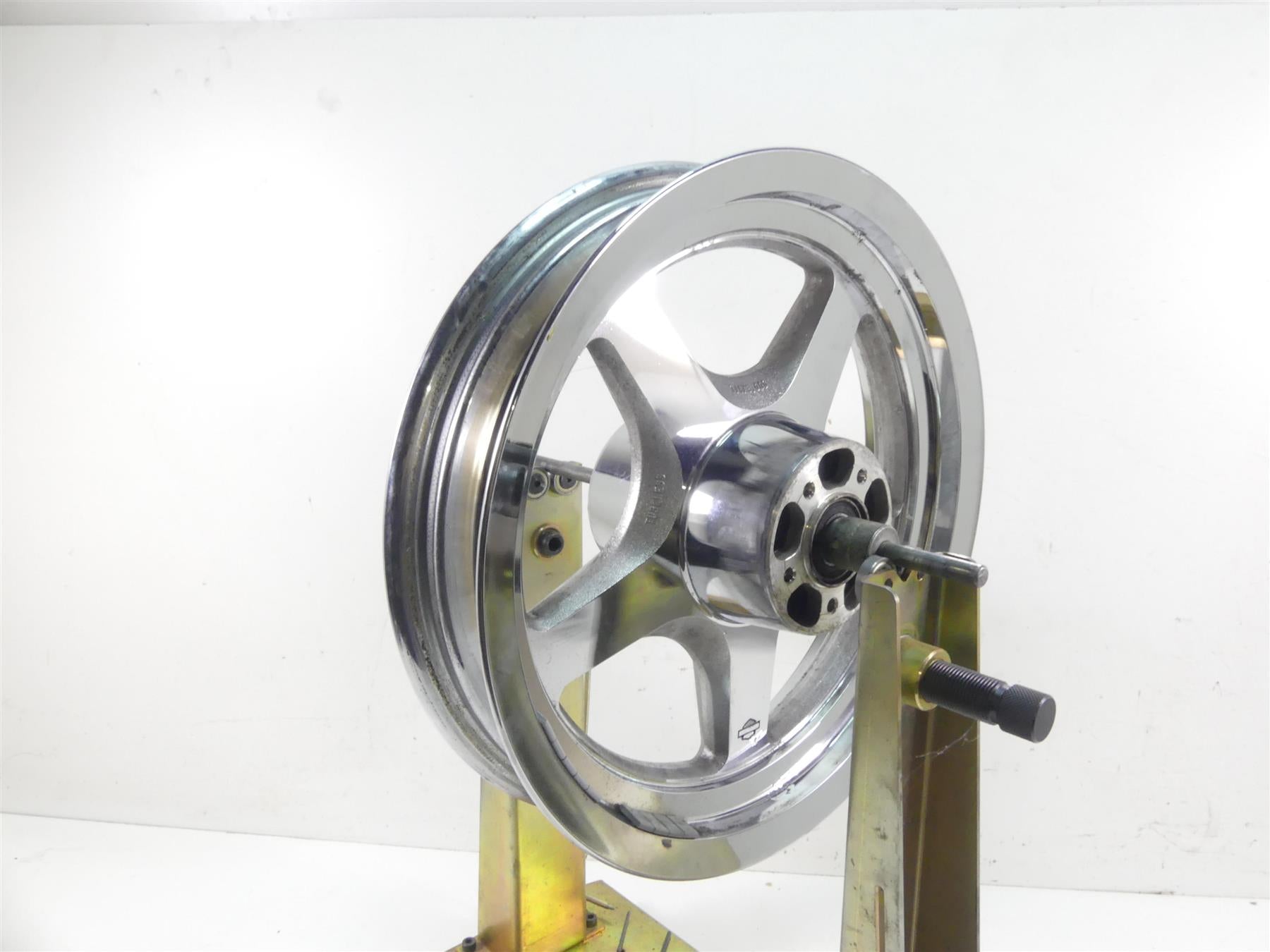 2005 Harley Touring CVO FLHTCSE Electra Glide Front Wheel Rim 16x3 43573-00A {{ shop.shopifyCountryName }} - Mototech271