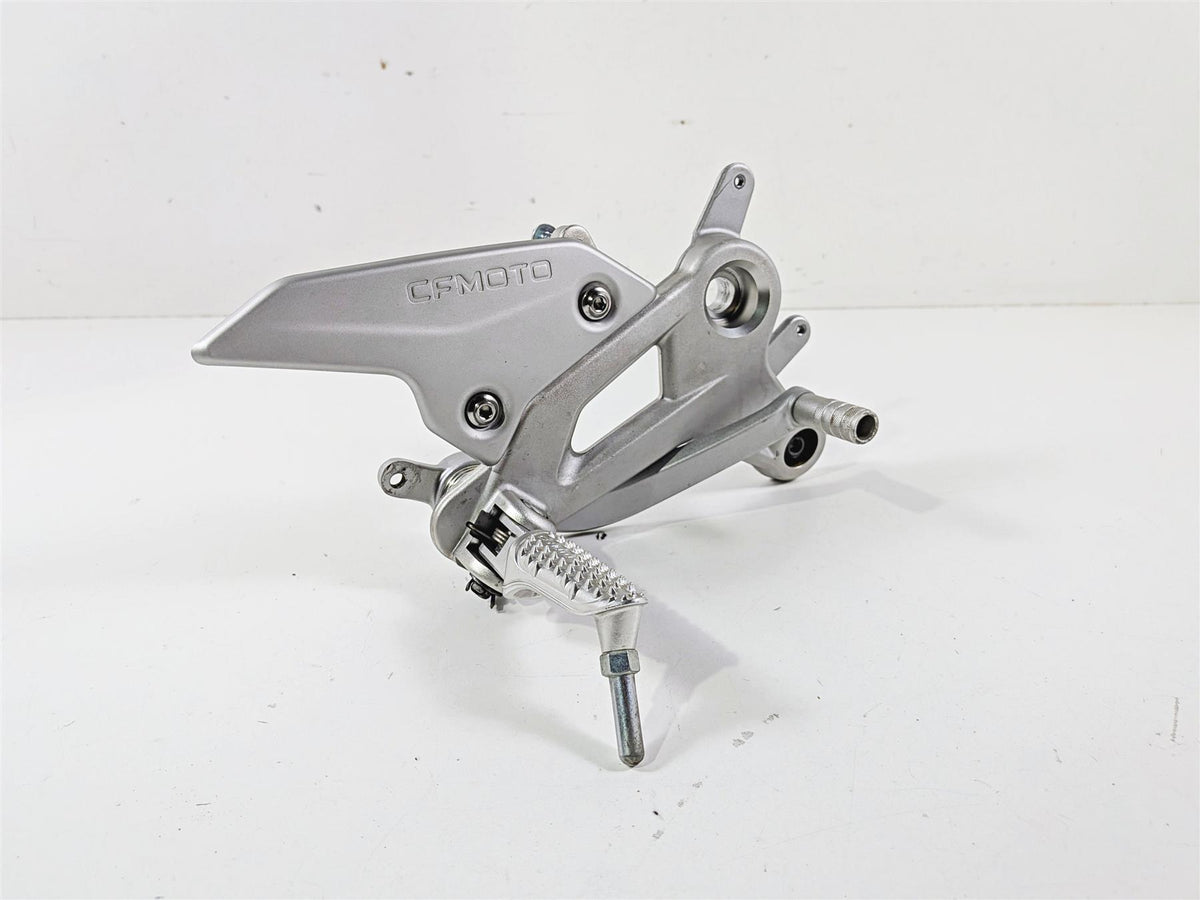 2025 CFMoto 450 SS Right Footpeg & Brake Pedal Set 6AQV-142700-1000 {{ shop.shopifyCountryName }} - Mototech271