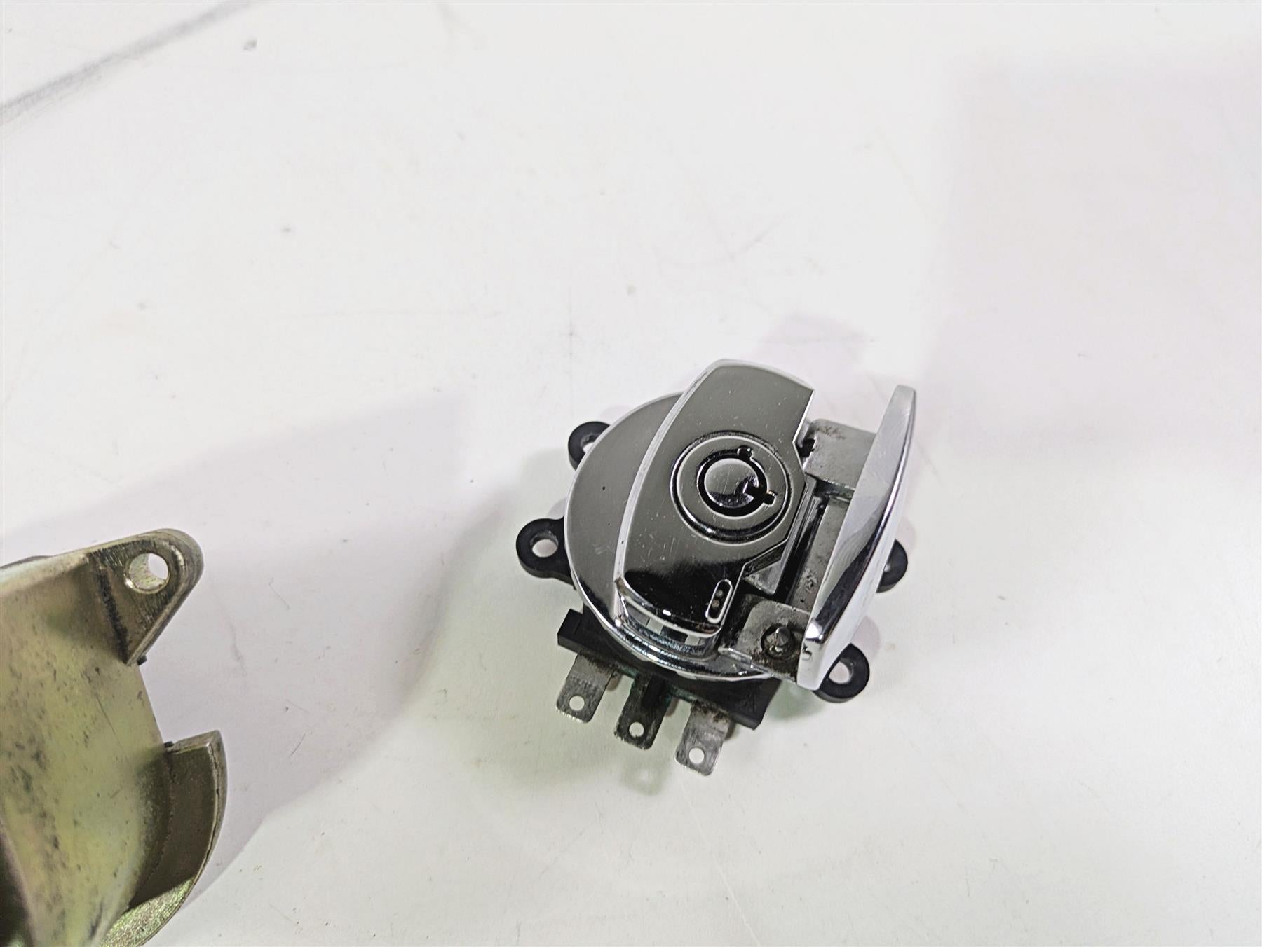 2007 Harley Touring FLHRSE CVO Road King Ignition Switch Fork Lock Set 53461-07 {{ shop.shopifyCountryName }} - Mototech271