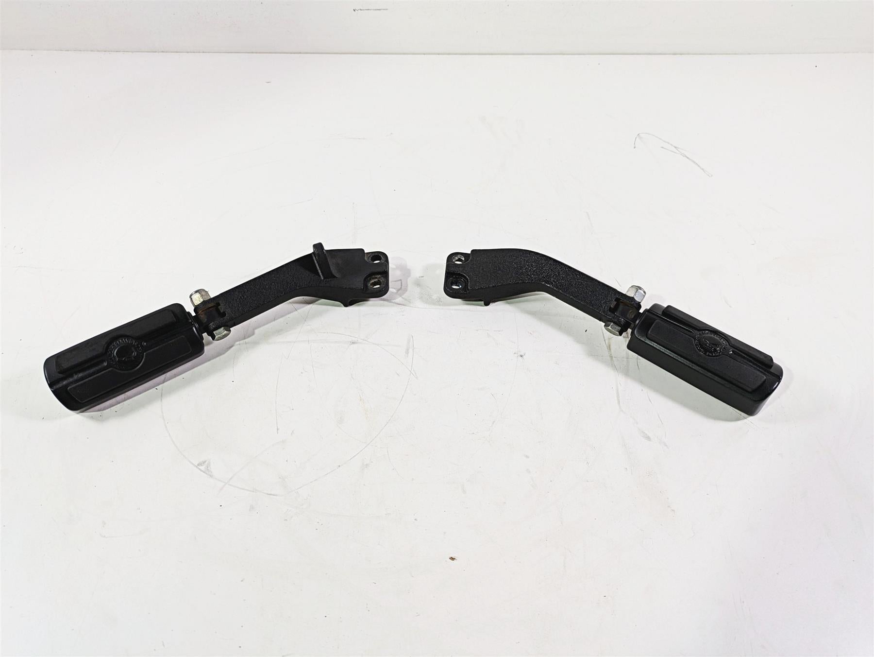 2016 Harley FXDL Dyna Low Rider Rear Passenger Footpegs Willie G Skull 49224-06A {{ shop.shopifyCountryName }} - Mototech271