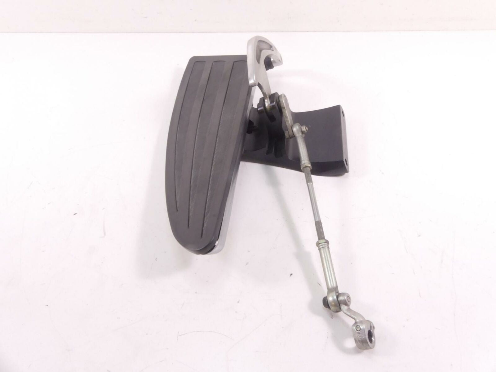 2010 Victory Vision Tour Left Front Rider Floor Foot Board Shifter Set 5135045 {{ shop.shopifyCountryName }} - Mototech271