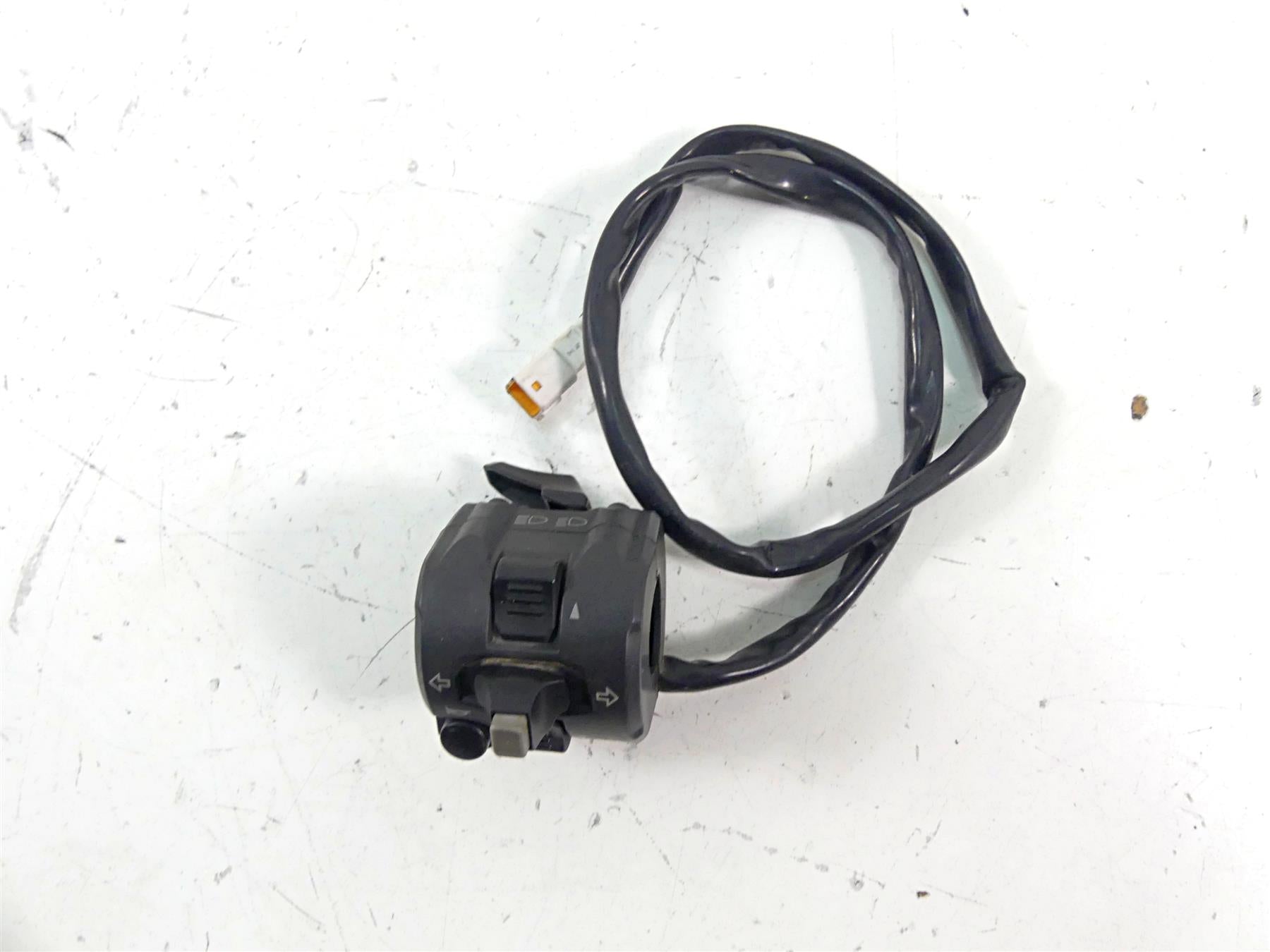 2013 Ducati Diavel Red Left Hand Light Blinker Control Switch 65110112E {{ shop.shopifyCountryName }} - Mototech271