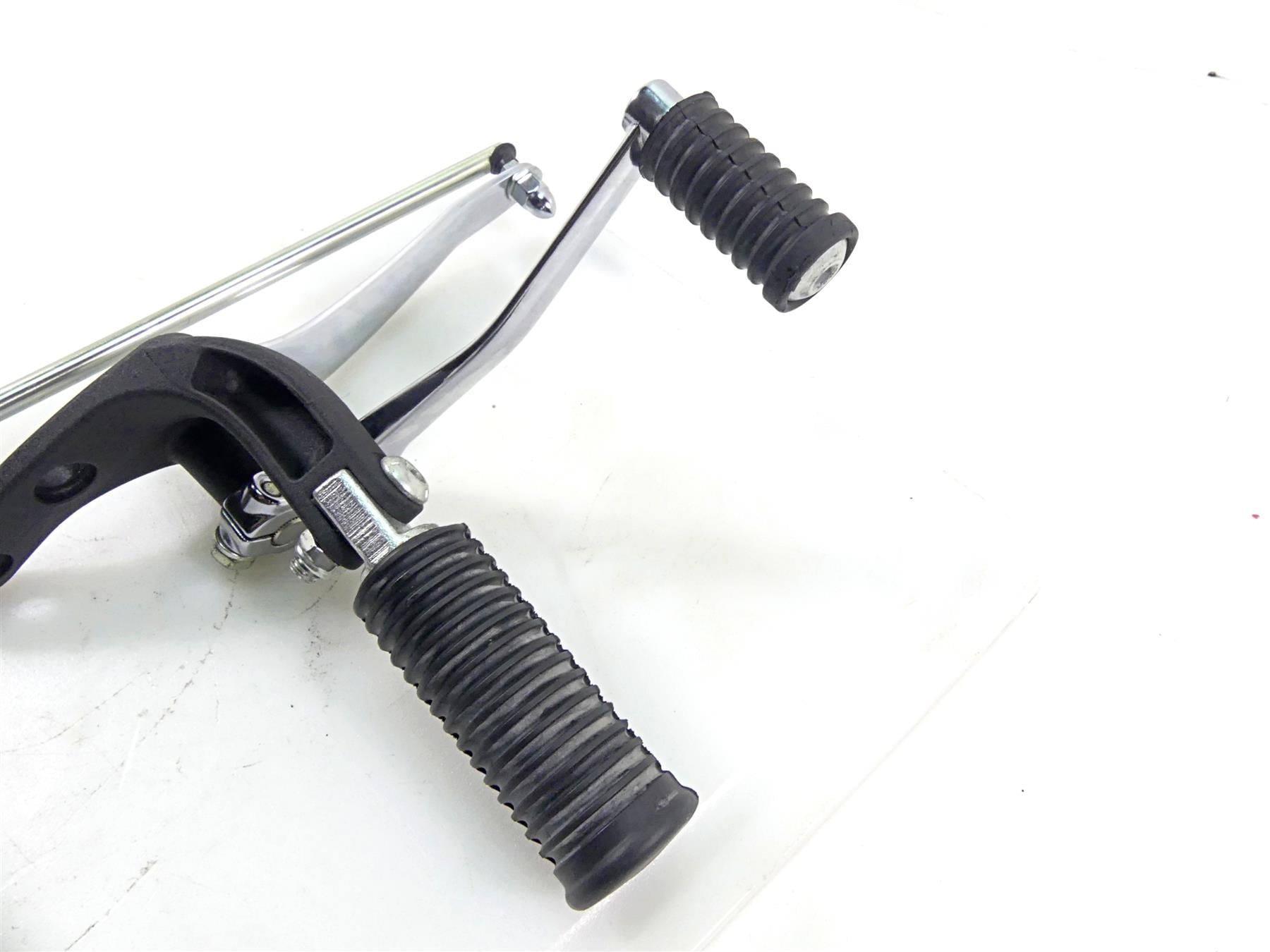 2010 Harley FXDF Dyna Fat Bob Front Left Oem Forward Footpeg & Shifter 33693-03 {{ shop.shopifyCountryName }} - Mototech271