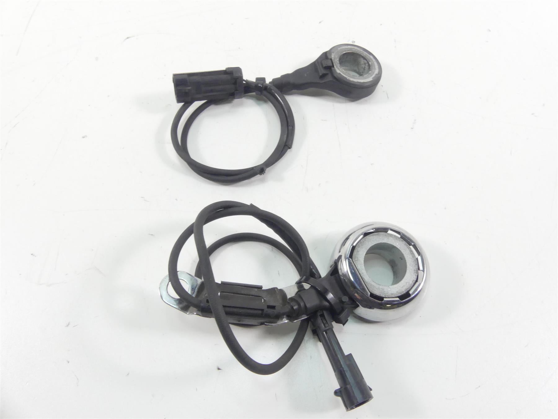 2009 Harley FLHTCU SE4 CVO E-Glide Abs Brake Wheel Speed Sensor Set 40614-08 {{ shop.shopifyCountryName }} - Mototech271