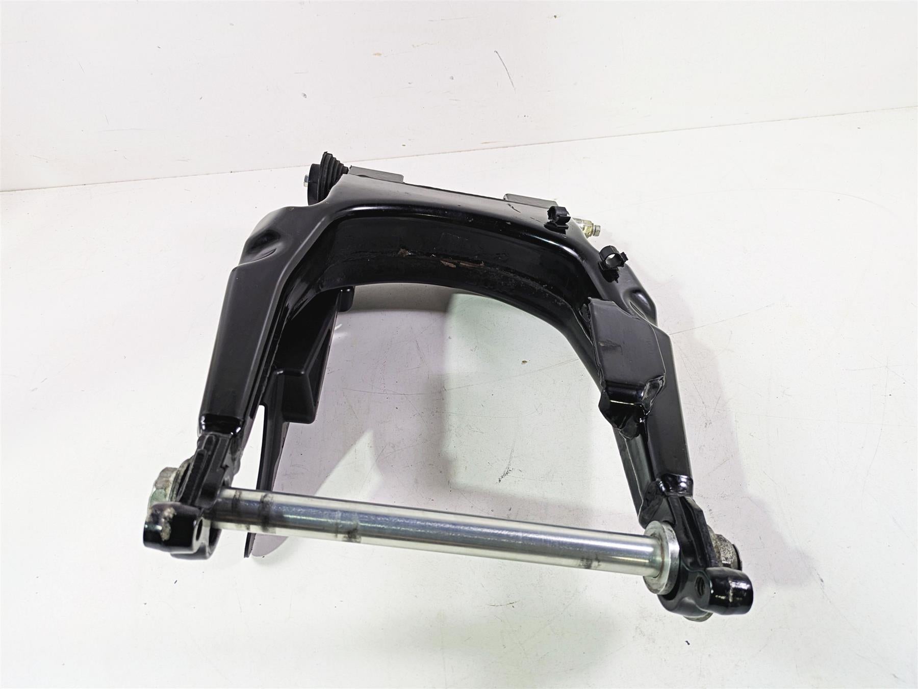 2015 Harley Touring FLHTKL Electra Glide Rear Swingarm + Axle Set 47549-09A {{ shop.shopifyCountryName }} - Mototech271