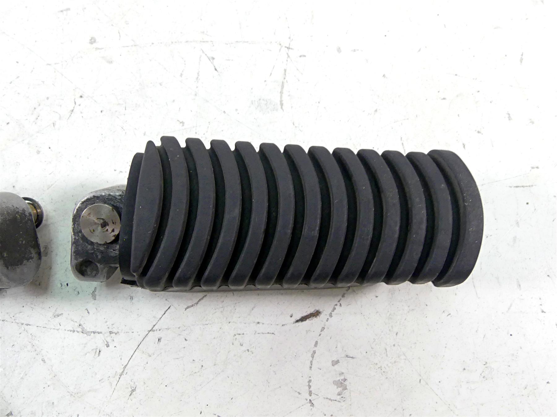 2009 BMW R1200 GS K25 Rear Footpeg Foot Rest Set 46712310403 46712310404 {{ shop.shopifyCountryName }} - Mototech271