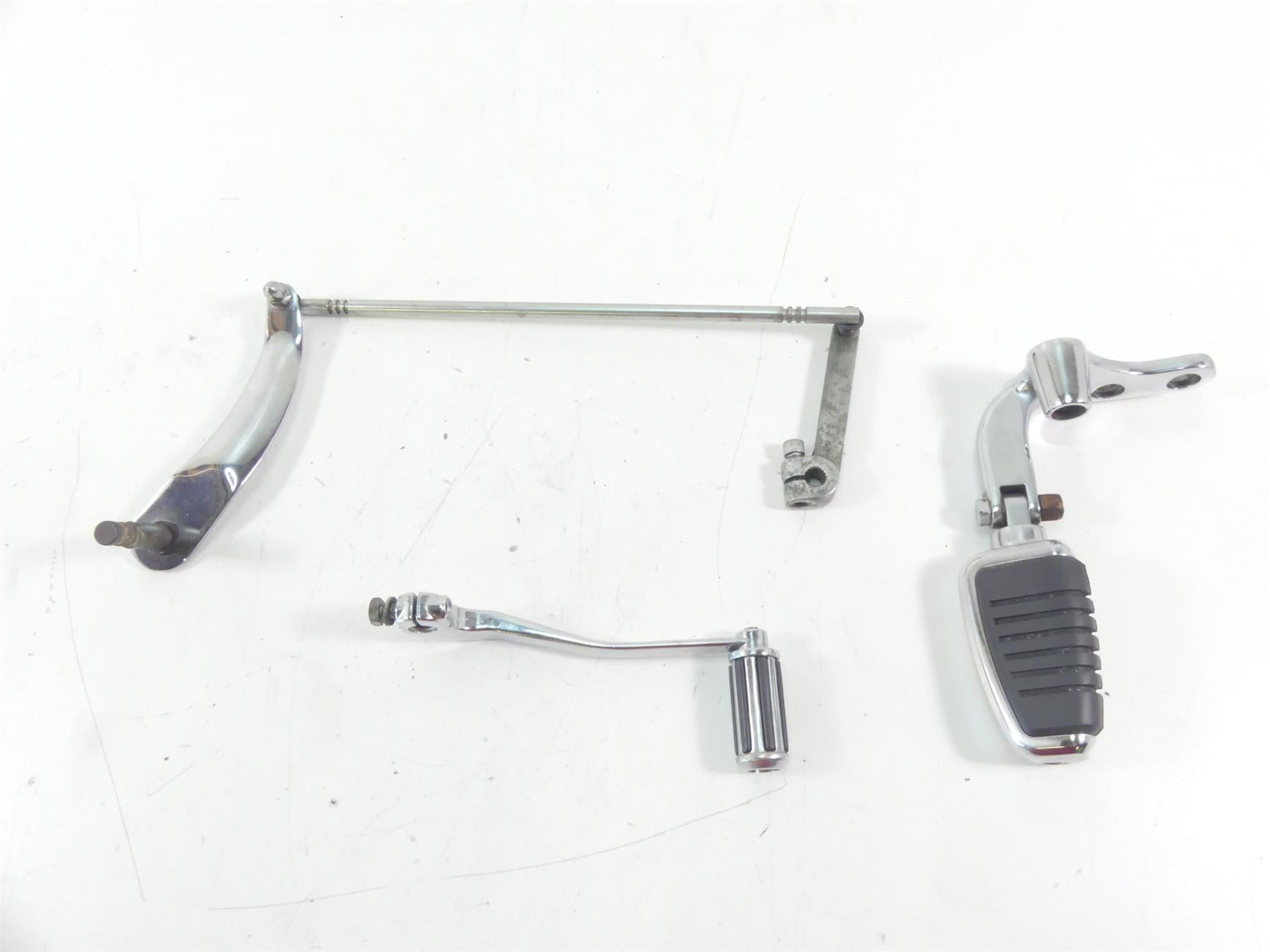 1997 Harley Dyna FXDS Super Glide Conv Left Front Footpeg & Shifter Set 50639-90