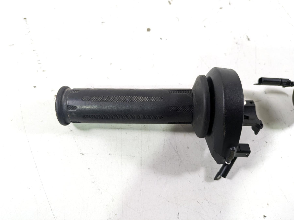 2022 BMW R1250 RT K052 Left Right Heated Hand Grip Set 61318549455 61318552124 {{ shop.shopifyCountryName }} - Mototech271