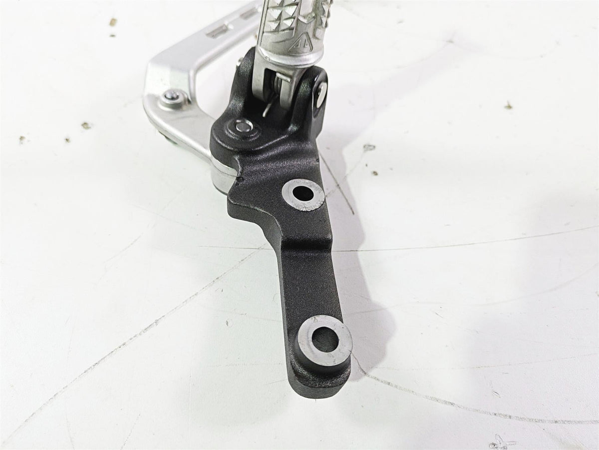 2019 Triumph Speed Triple RS 1050 Front Left Footpeg & Shifter READ T2081737 {{ shop.shopifyCountryName }} - Mototech271