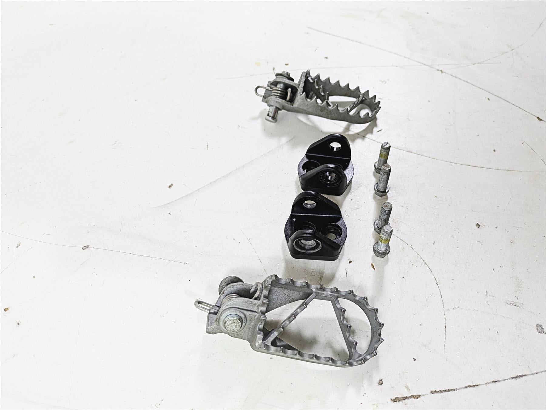 2022 KTM 1290 Super Adventure S Rider Footpeg Set & Clips & Bolts 61903040033 {{ shop.shopifyCountryName }} - Mototech271