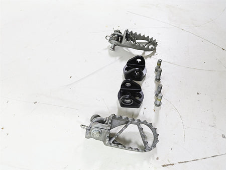 2022 KTM 1290 Super Adventure S Rider Footpeg Set & Clips & Bolts 61903040033 {{ shop.shopifyCountryName }} - Mototech271