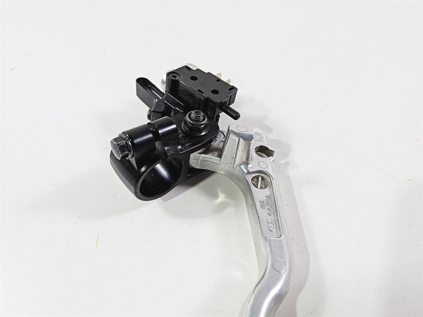 2025 Yamaha YZF R7 Nice Clutch Perch & Straight Lever 2C0-82910-02-00 {{ shop.shopifyCountryName }} - Mototech271