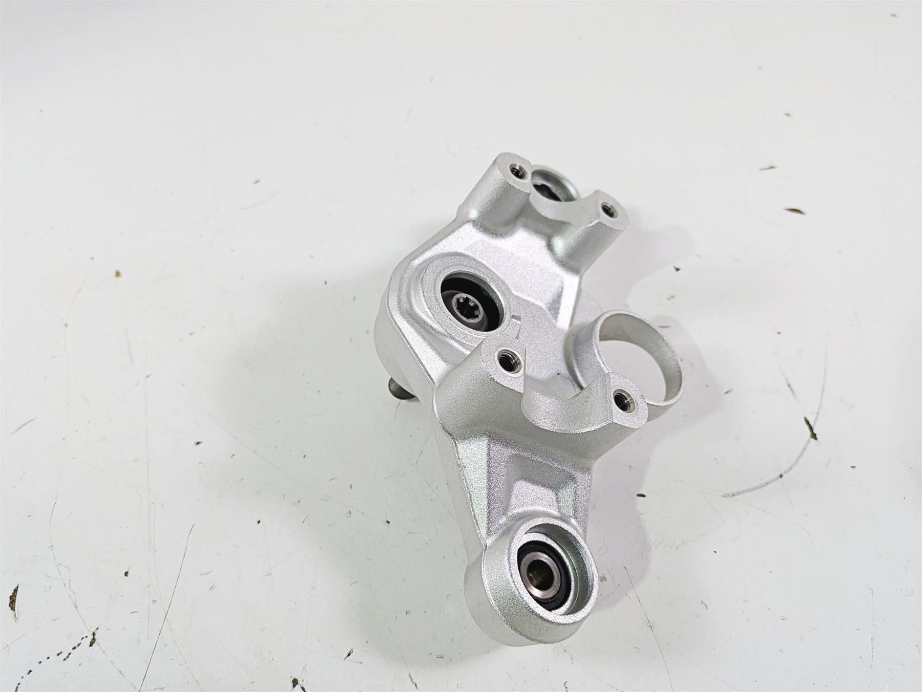 2018 BMW R1200GS GSW K50 Upper Triple Tree Steering Clamp 31428555849 {{ shop.shopifyCountryName }} - Mototech271