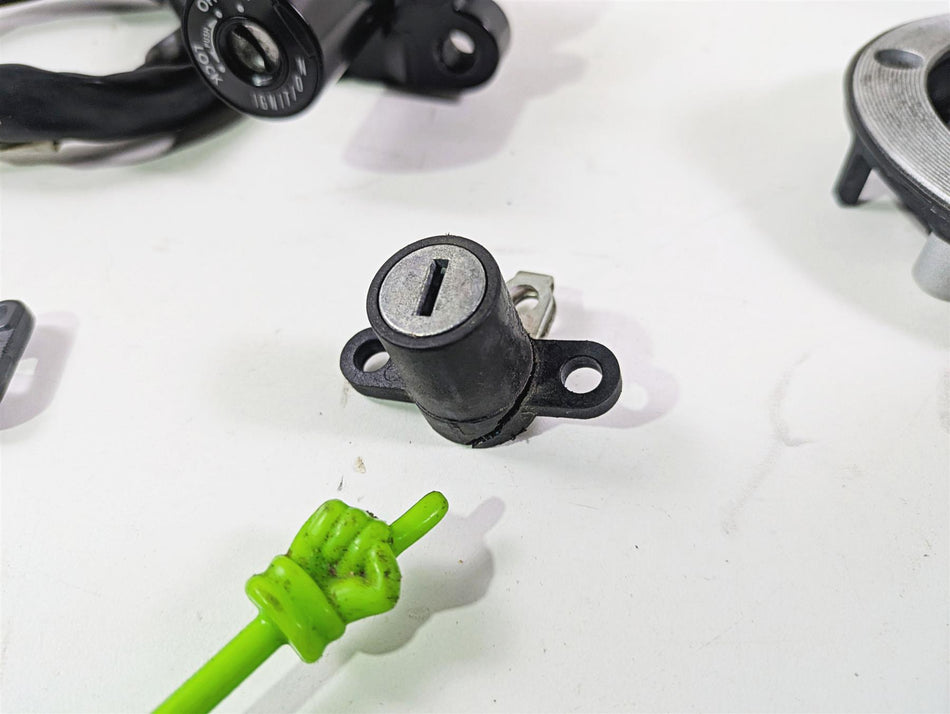 2009 Yamaha FZ1 FZS10 Fazer Ignition Switch Key Lock Set - Read 3C3-82501-10-00 {{ shop.shopifyCountryName }} - Mototech271