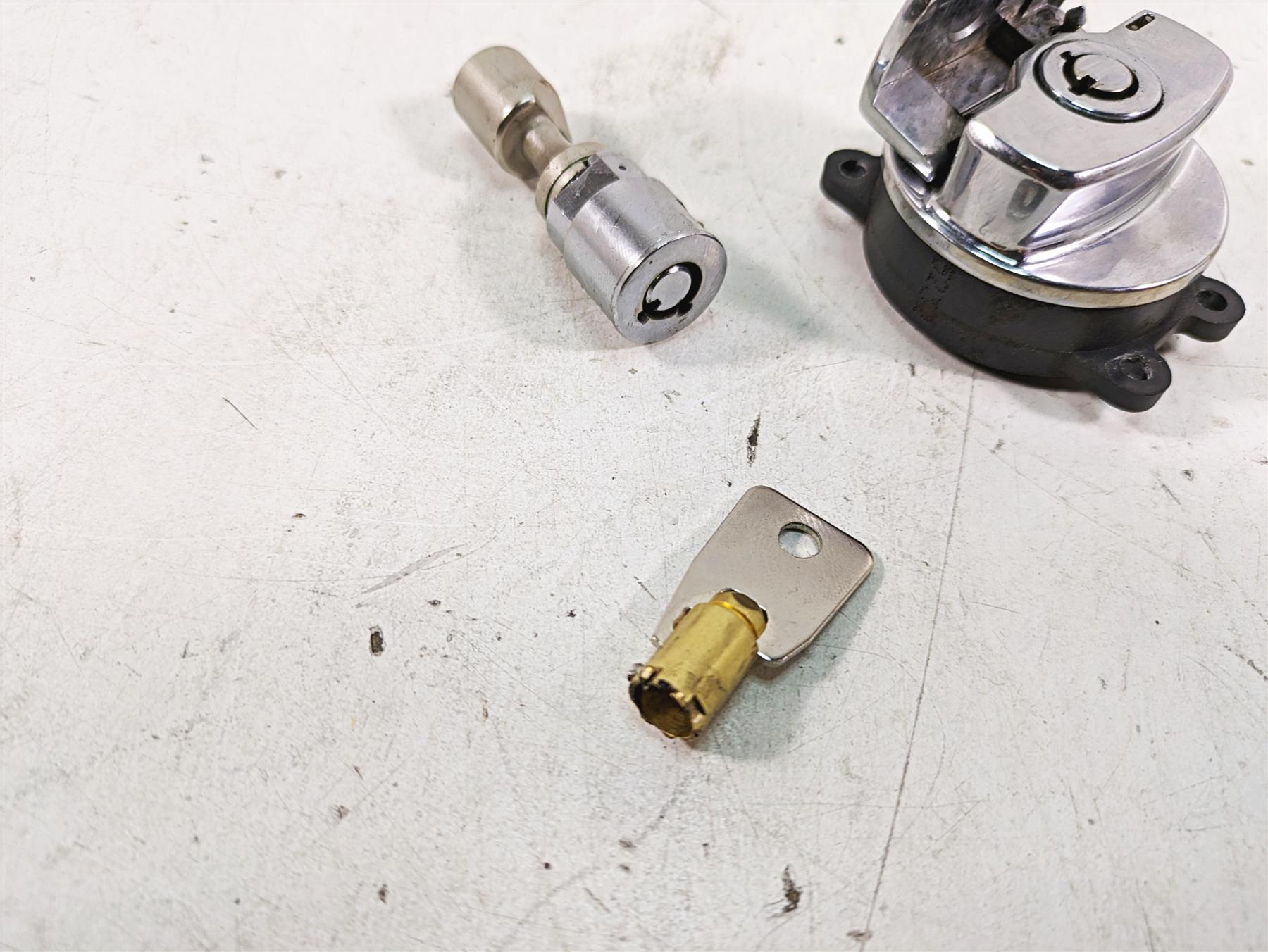 2006 Harley FLSTI Softail Heritage Ignition Switch Key Lock Set 71450-04 {{ shop.shopifyCountryName }} - Mototech271