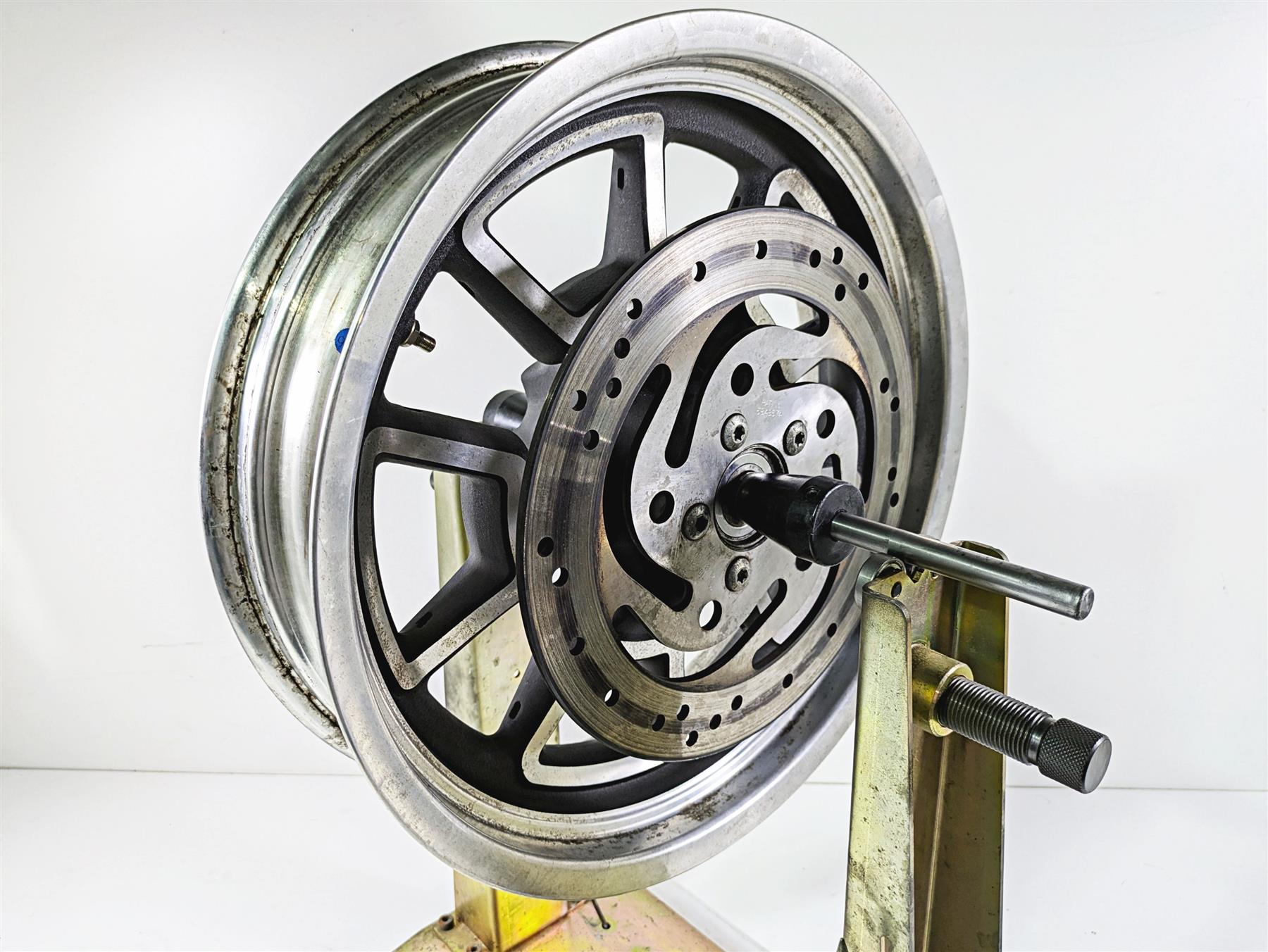 2014 Harley FXDL Dyna Low Rider Straight 17x4.5 Rear Wheel Rim Cast 40900289 {{ shop.shopifyCountryName }} - Mototech271