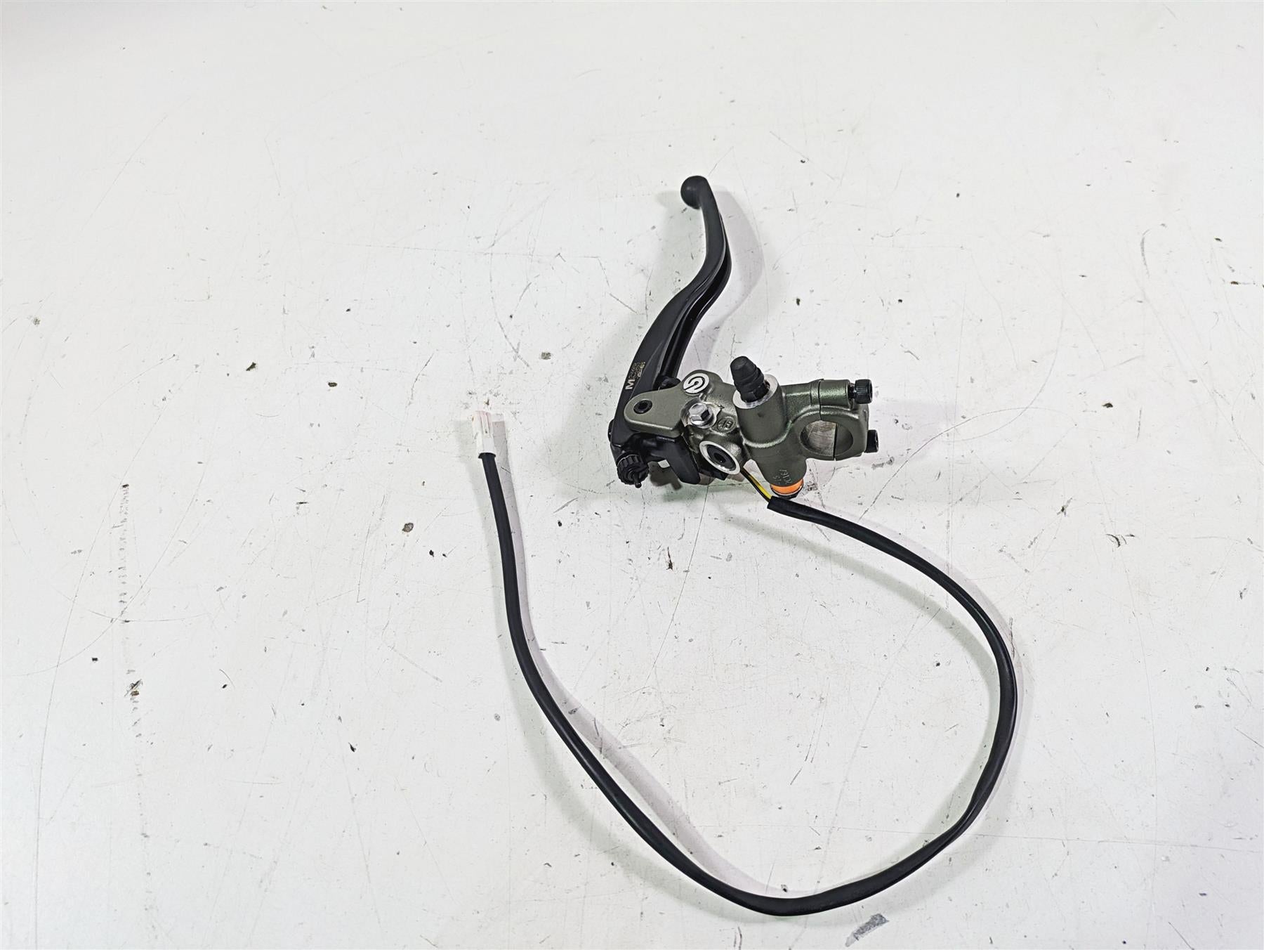 2023 Triumph Street Triple 765 RS Front Radial Brake Master Cylinder T2024898 {{ shop.shopifyCountryName }} - Mototech271