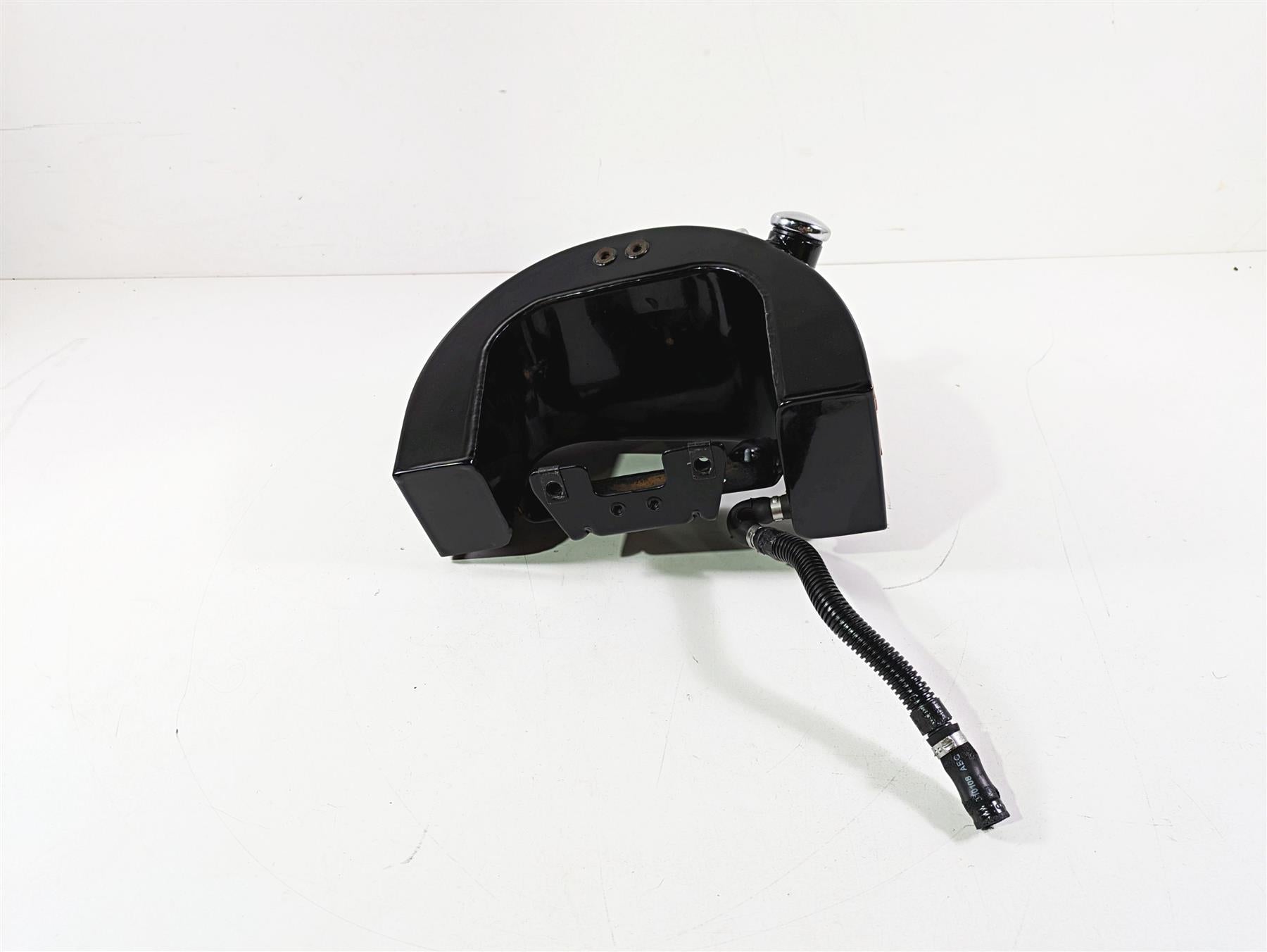 2008 Harley FLSTSB Cross Bones Oil Tank Reservoir & Lines - No Leaks 62492-00B {{ shop.shopifyCountryName }} - Mototech271