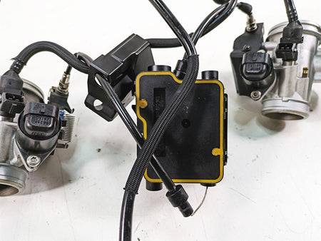 2007 BMW R1200GS K255 Adv Throttle Body Bodies Set & Cables - Read 13547672731 {{ shop.shopifyCountryName }} - Mototech271